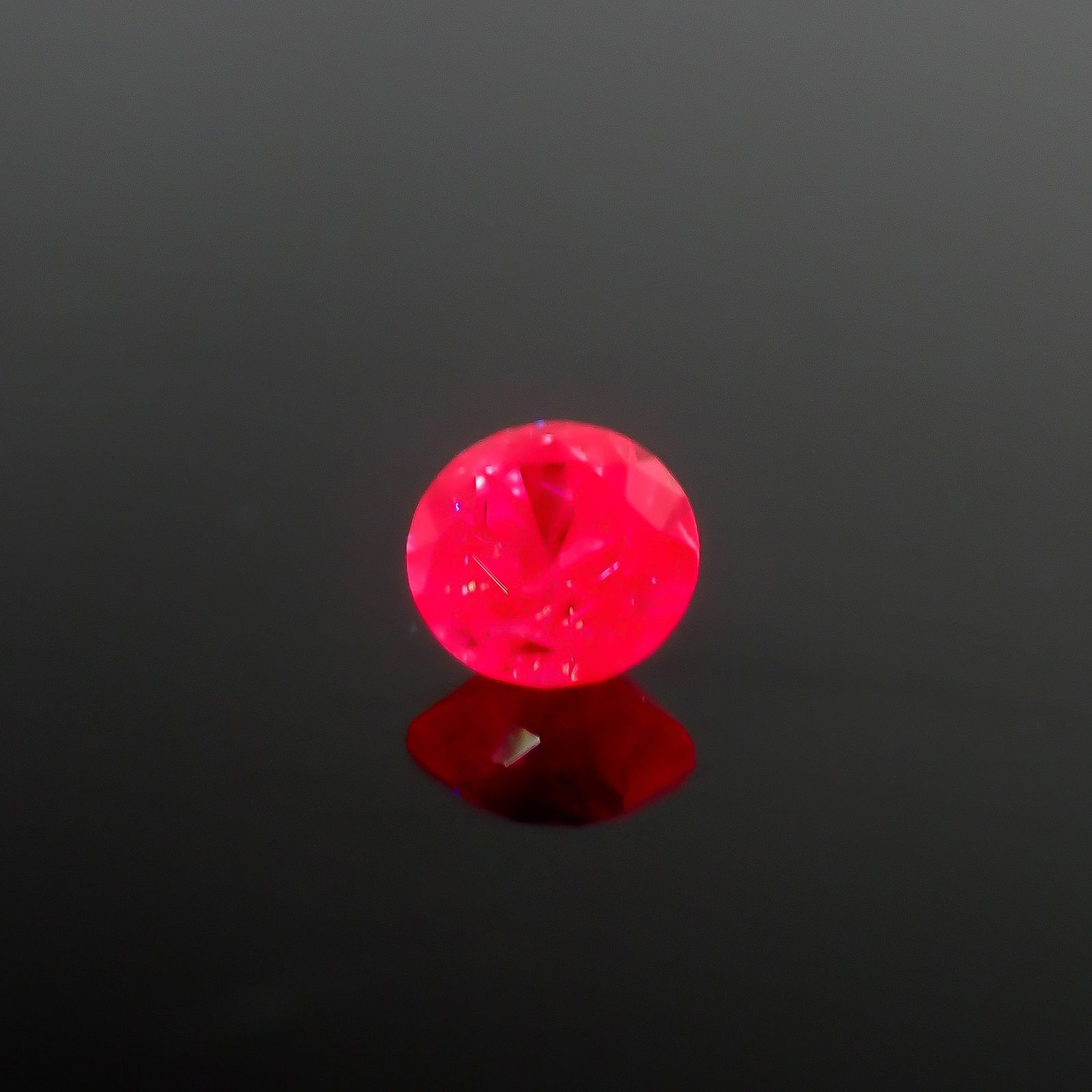 ルビー グリーンランド産 0.13ct / 3x3mm前後 [261033230]