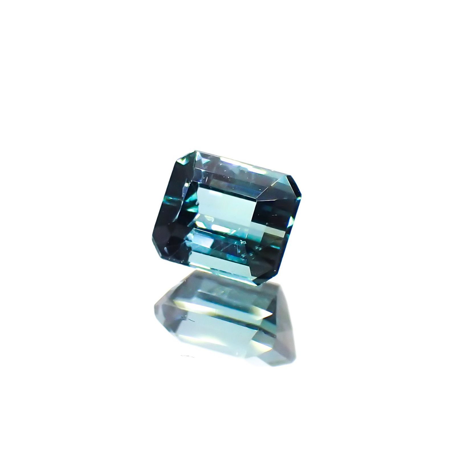 ブルートルマリン(宝石名トルマリン)アフガニスタン産 0.65ct 識別済[220115316]5.2x4.3mm前後