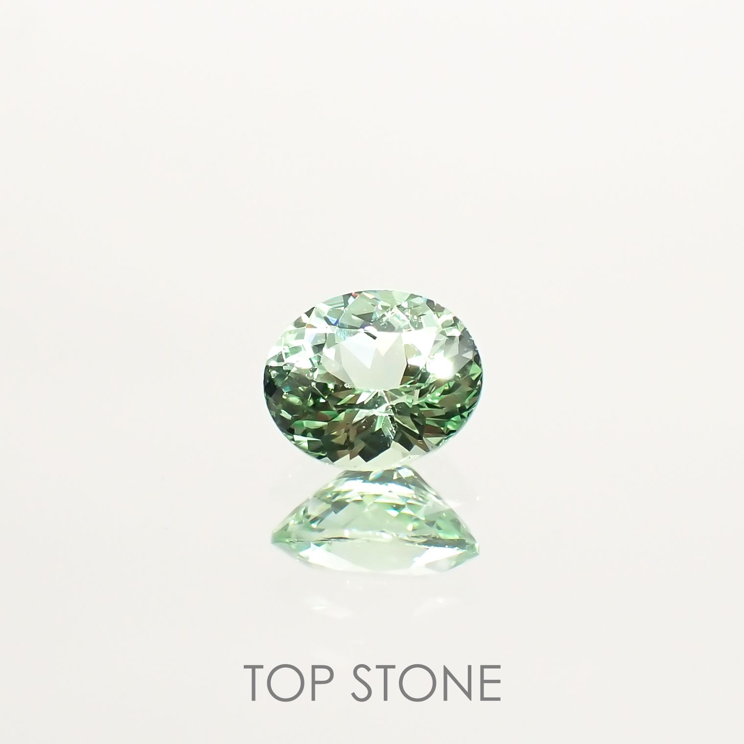 ミントガーネット(宝石名グリーン グロッシュラー・ガーネット) タンザニア産 0.667ct ソ付(彩珠)[210711921]5.5×4.8mm前後