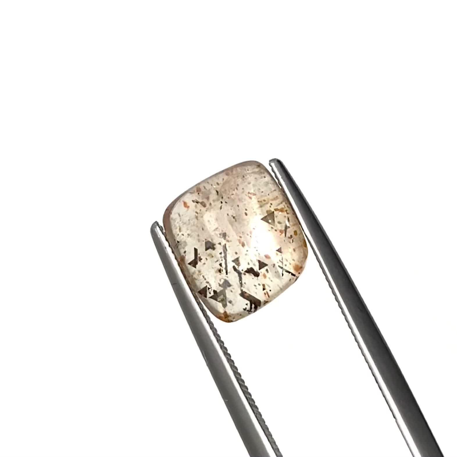 レインボーラティスサンストーン オーストラリア産 3.10ct / 9.8x8.5mm