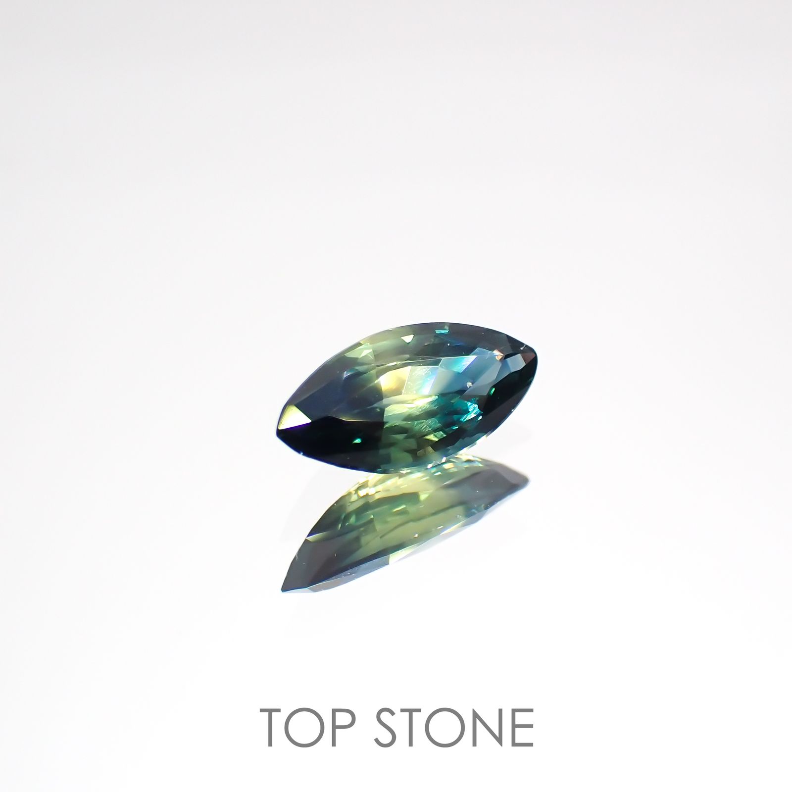 バイカラーサファイア(宝石名サファイア)マダガスカル/オーストラリア産 0.56ct 識別済[220114850]8x3.8mm前後