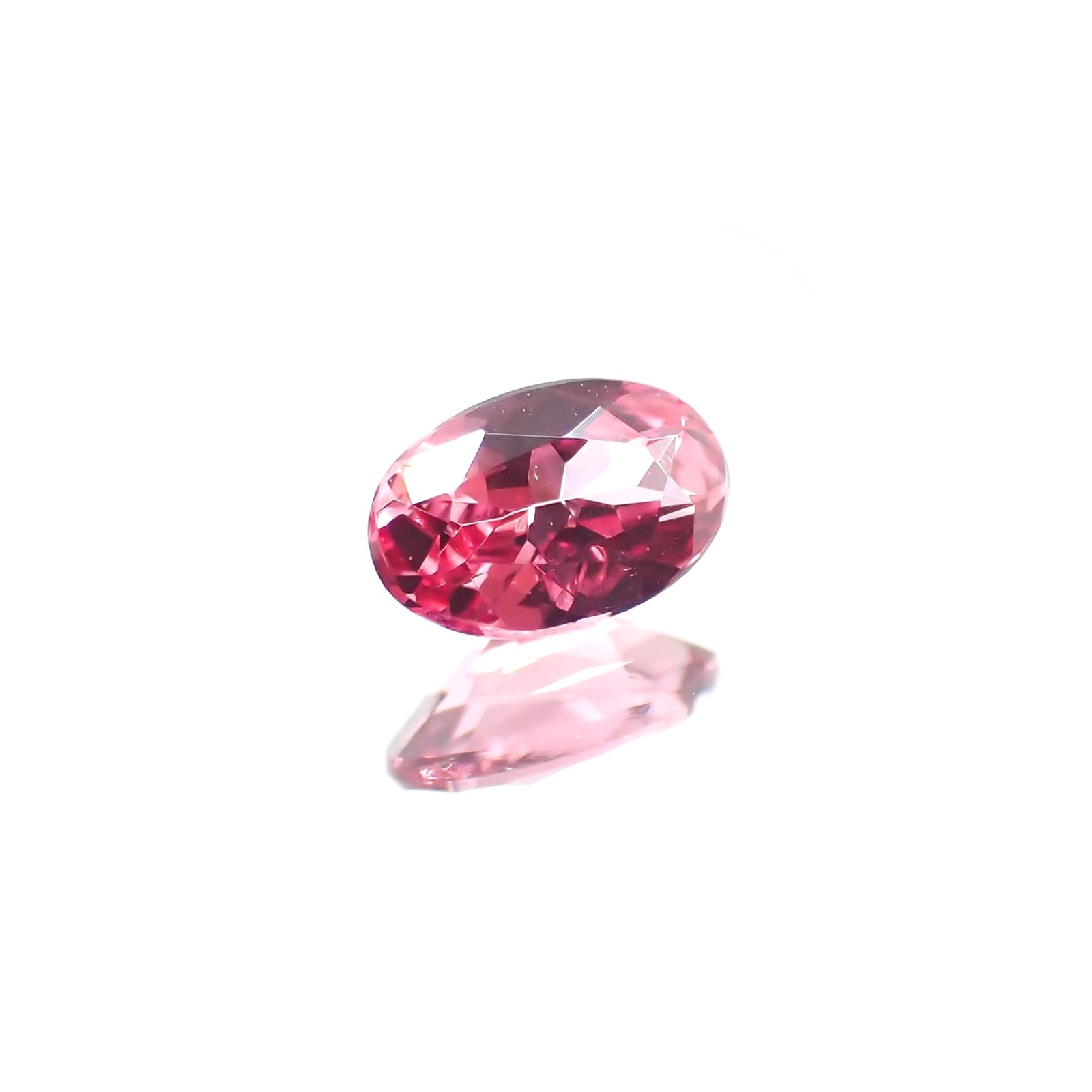 ホットピンクスピネル(宝石名ピンク・スピネル)タンザニア産 識別済 0.27ct / 5.1x3.3mm前後 [220113914]