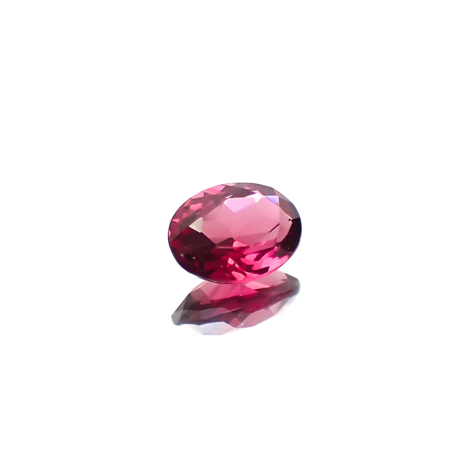 ロードライトガーネット(宝石名ロードライト・ガーネット)ブラジル産 1.55ct 識別済[250530363]8.2x6.2mm前後