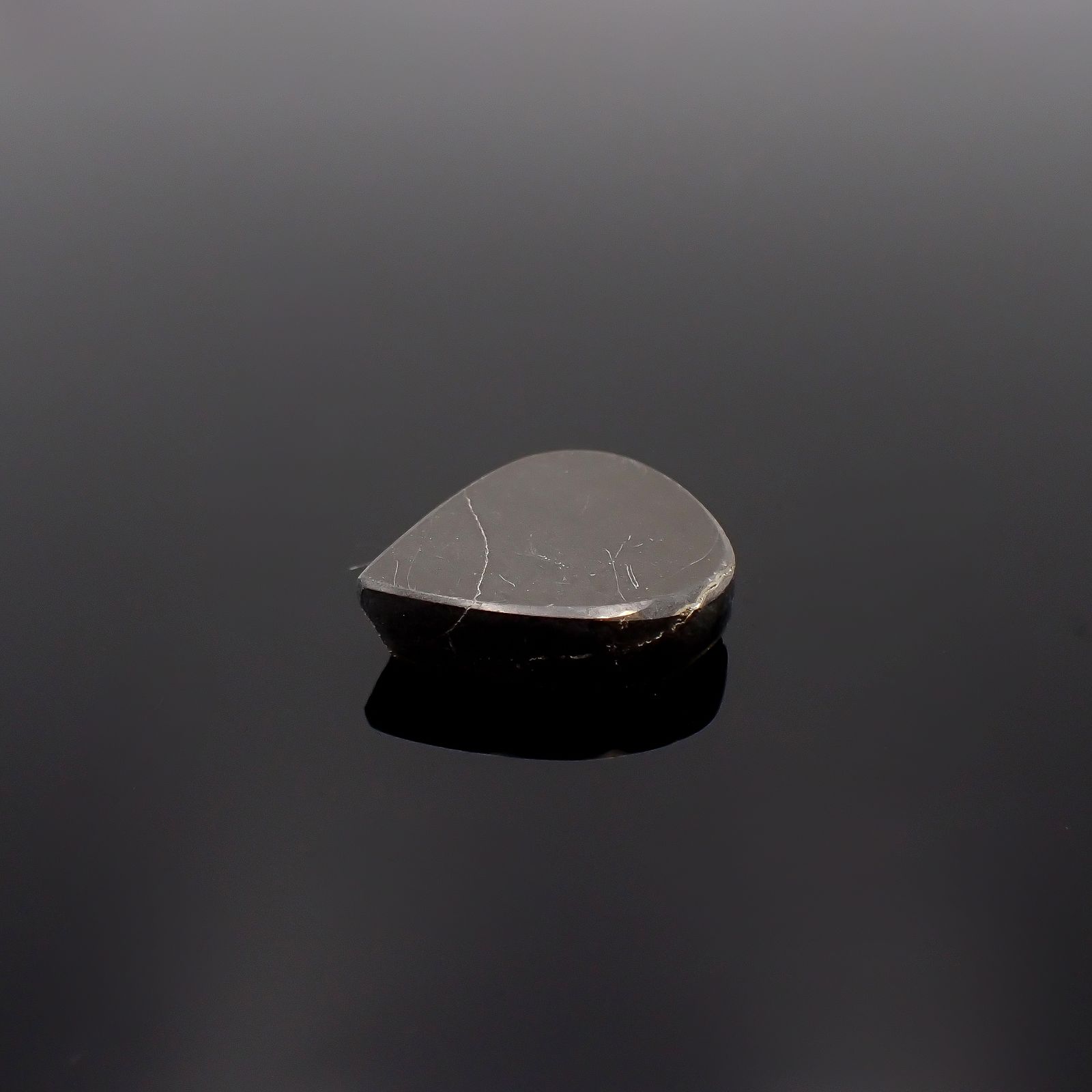 ◇フリーフォーム◇レインボーパイライト 原石 ロシア産 21.47ct[240527474]23.2x19.8mm前後
