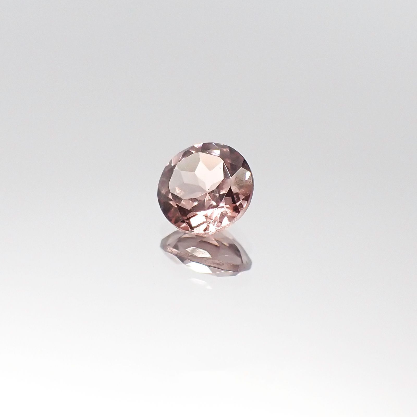 カラーシフトマラヤガーネット(宝石名ガーネット)タンザニア・マヘンゲ産 0.65ct 識別済[230823056]5.2x5.2mm前後