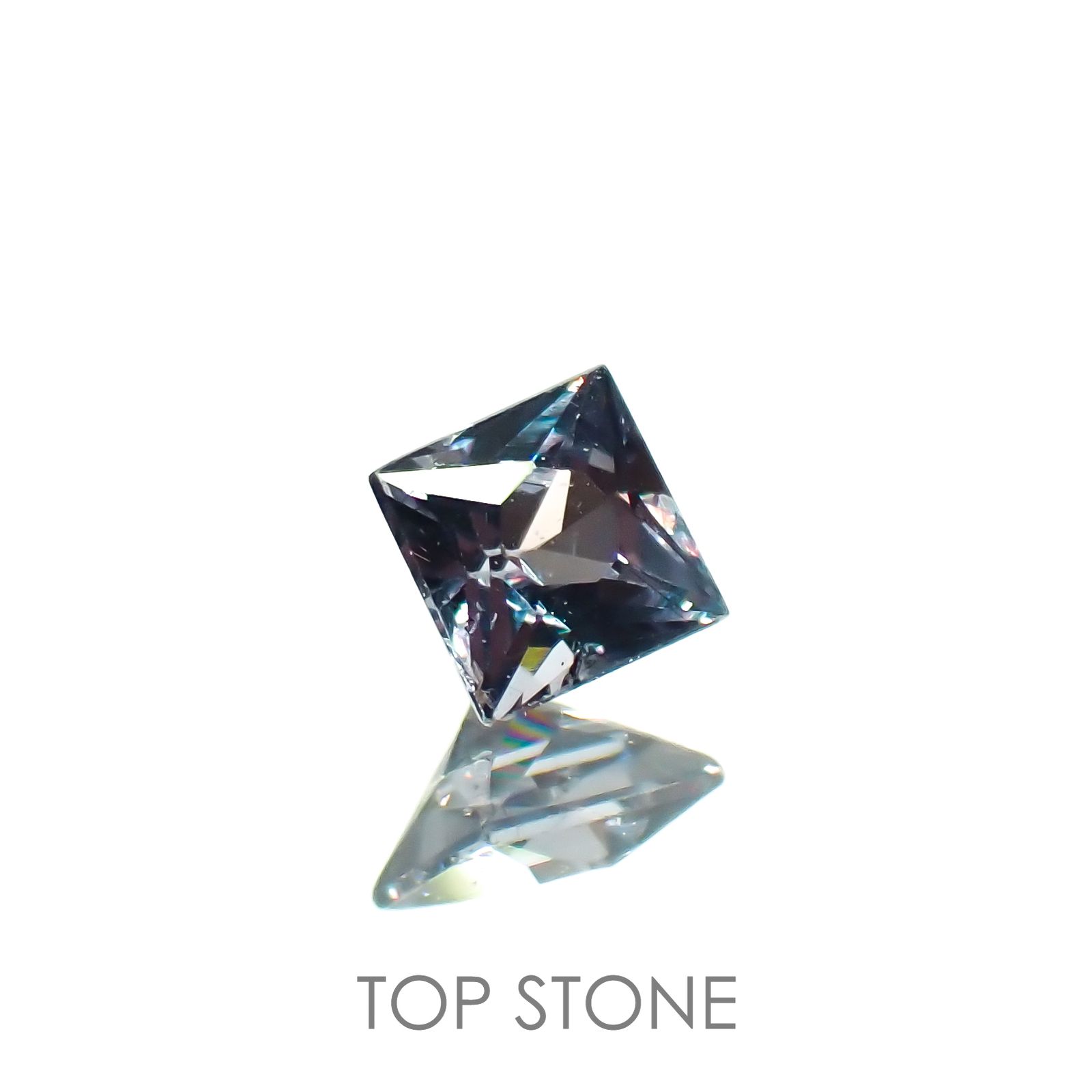 ◇プリンセスカット◇カラーチェンジガーネット アレキタイプ(宝石名ガーネット)マダガスカル・ベキリー産 0.10ct 識別済[221219412]2.4x2.4mm前後