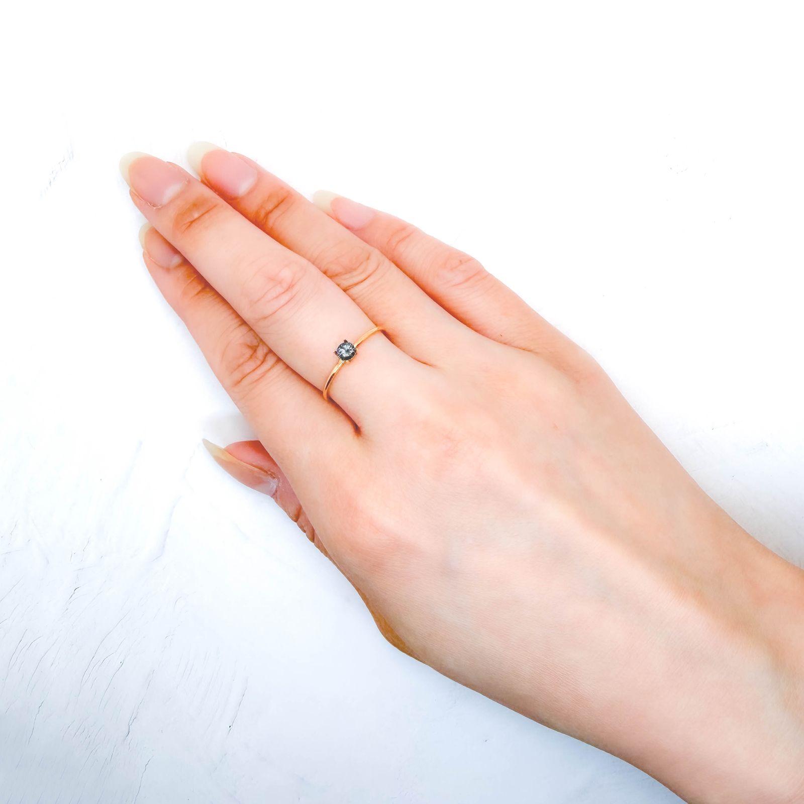 ブルーイッシュグレースピネル タンザニア産 0.20ct / 3.5x3.5mm前後 [260632523]