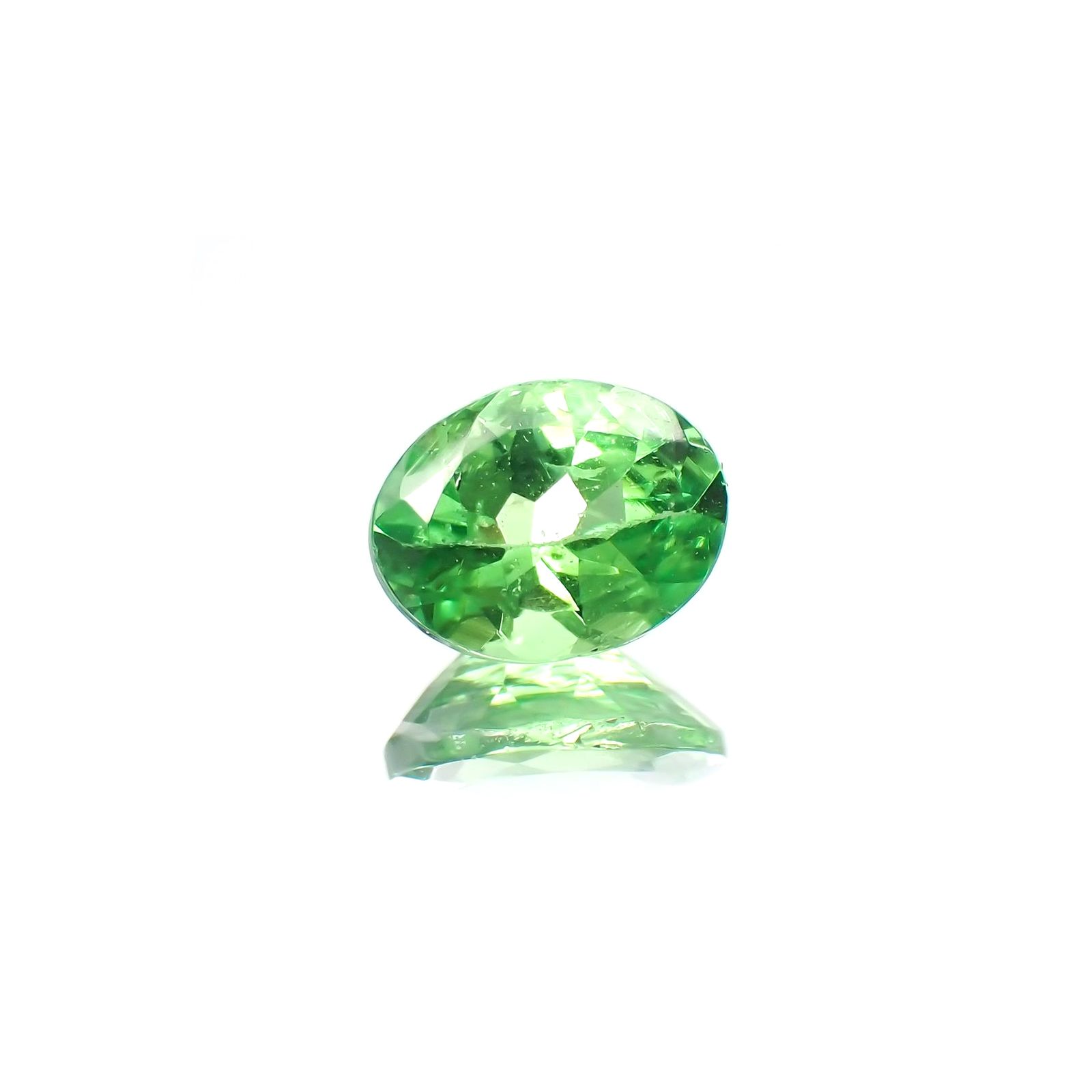 ツァボライト(宝石名ガーネット)タンザニア産 0.37ct 識別済[251018723]5.1x3.9mm前後