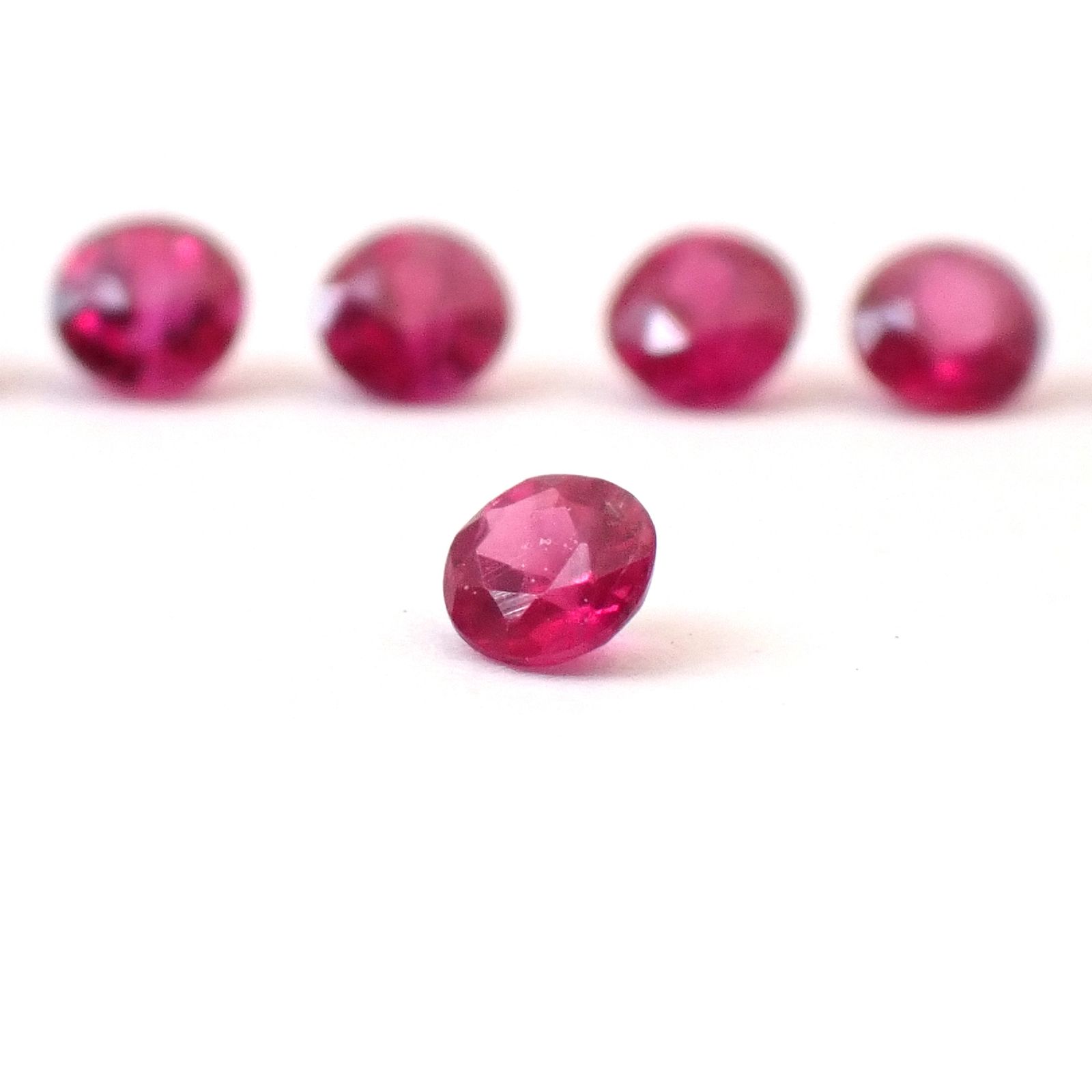 ルビー 7個セット タイ/モザンビーク産 0.39ct(7pcs合計) / 2.2x2.2mm前後 [260532283]