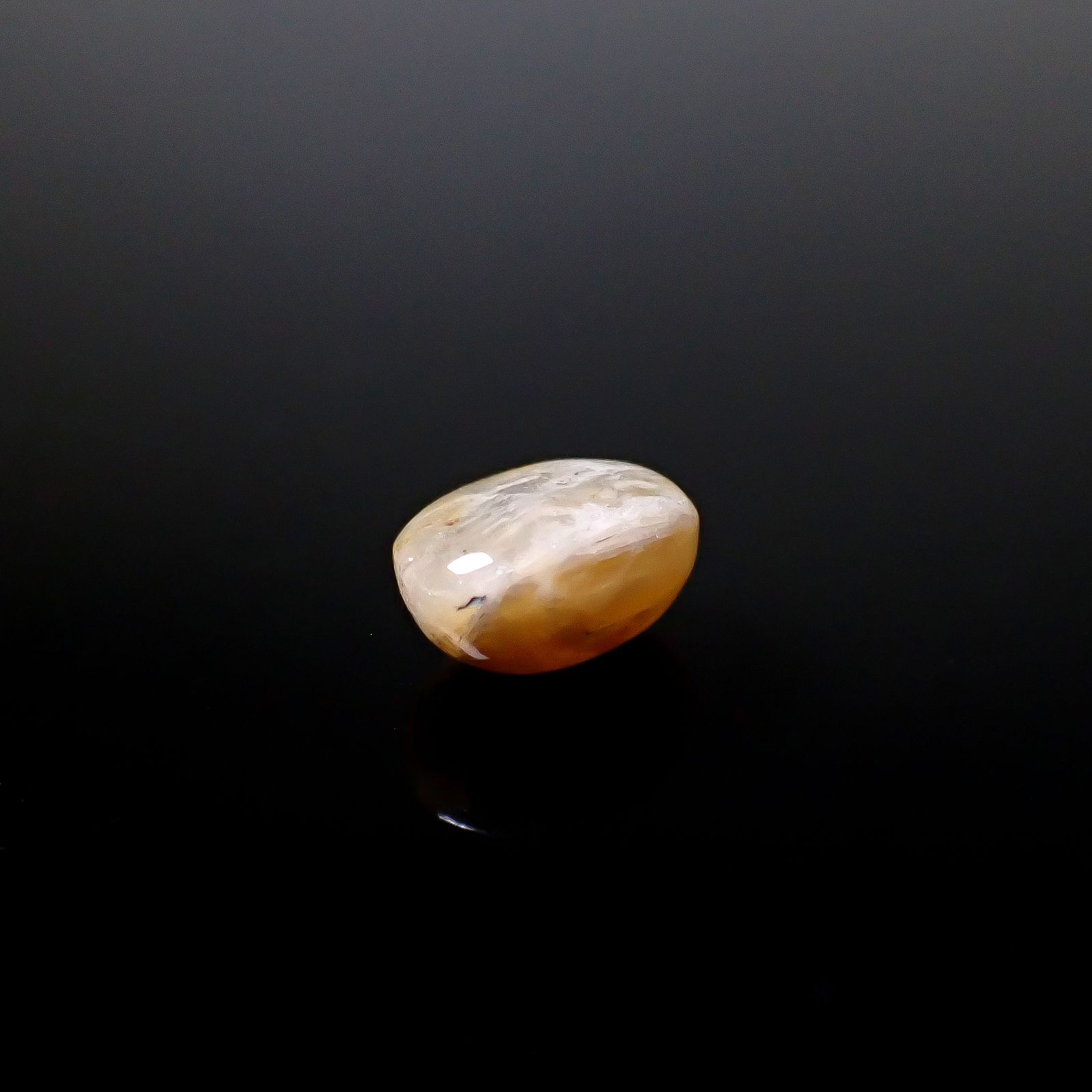 北海道石(北海道オパール) 北海道河東郡鹿追町然別産 1.95ct [250530390]9.1x7.2mm前後