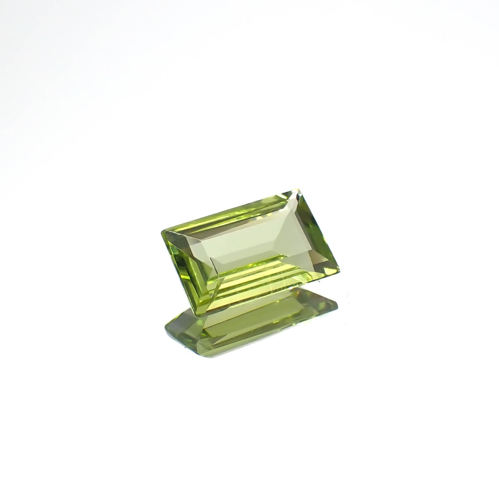 グリーンエンスタタイト(宝石名グリーン・エンスタタイト)カメルーン産 0.75ct 識別済[240125621]7.7x4.4mm前後
