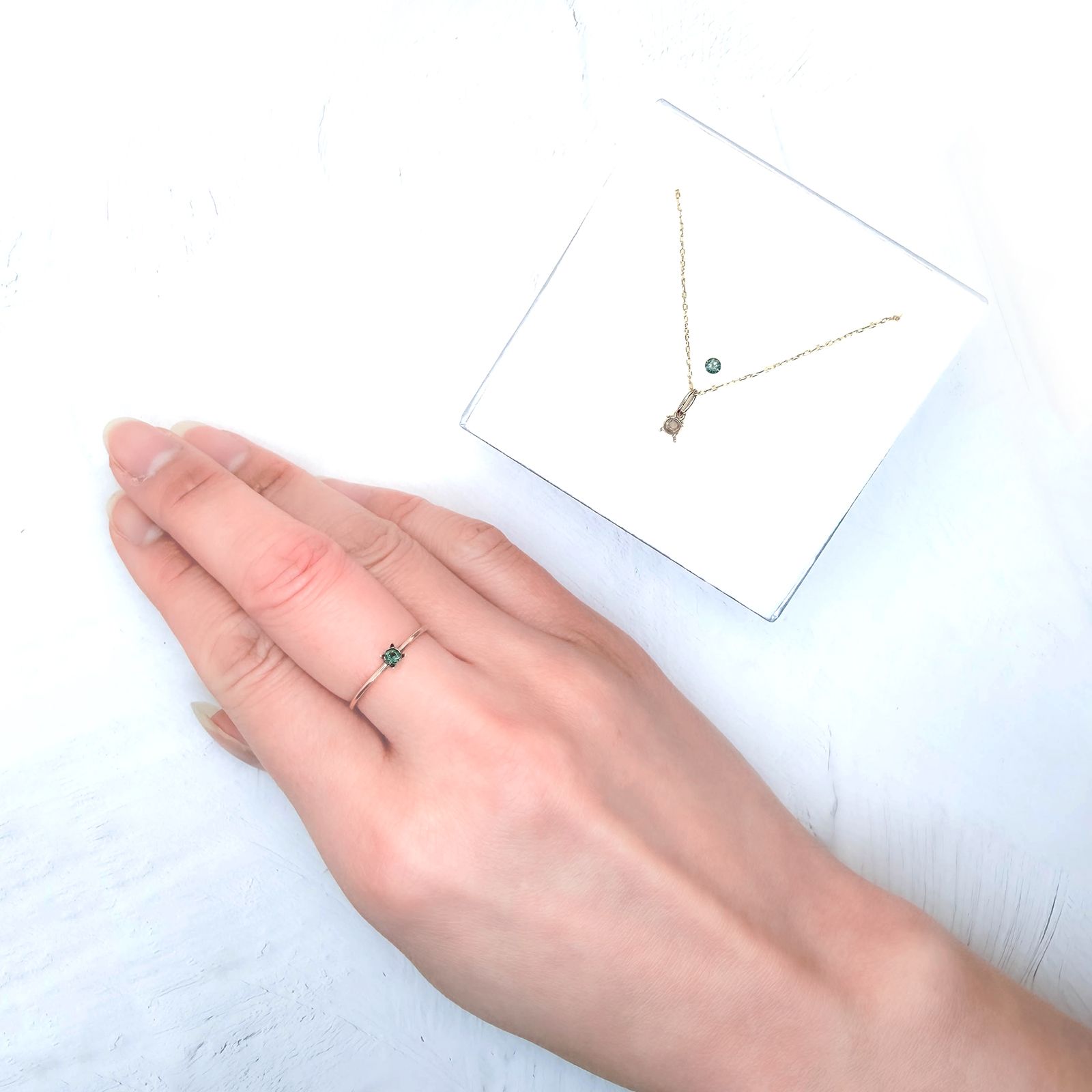 ◇ペアセット◇ベキリーブルーガーネット（カラーチェンジガーネット アレキタイプ） マダガスカル・ベキリー産 0.15ct / 2.5x2.5mm前後 [251231550]