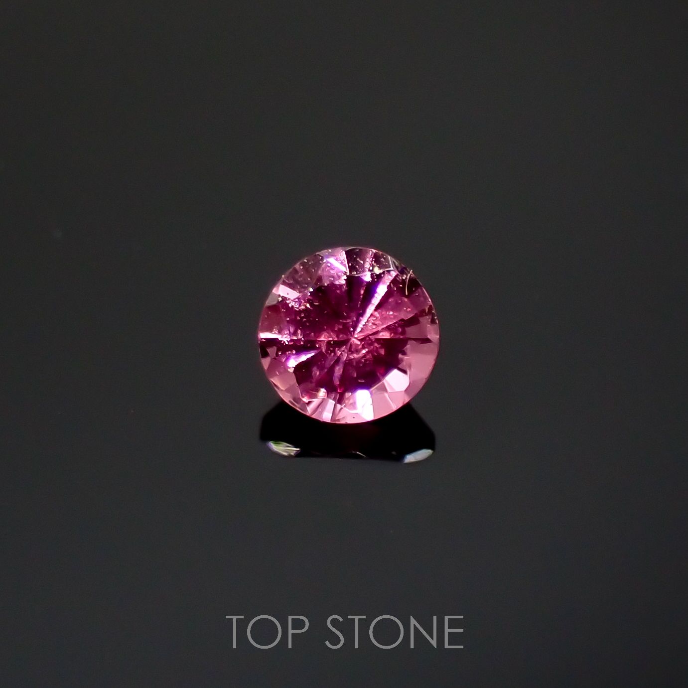 ホットピンクスピネル(宝石名ピンク・スピネル)タンザニア産 0.15ct 識別済[220616599]3.1x3.1mm前後