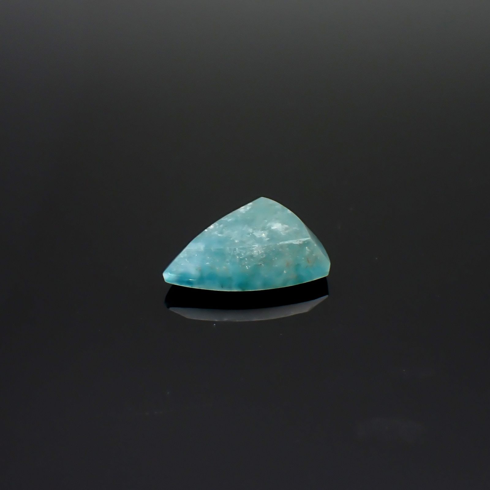 パライバクォーツ ブラジル産 13.73ct / 21.4x16.8mm前後 [260632503]