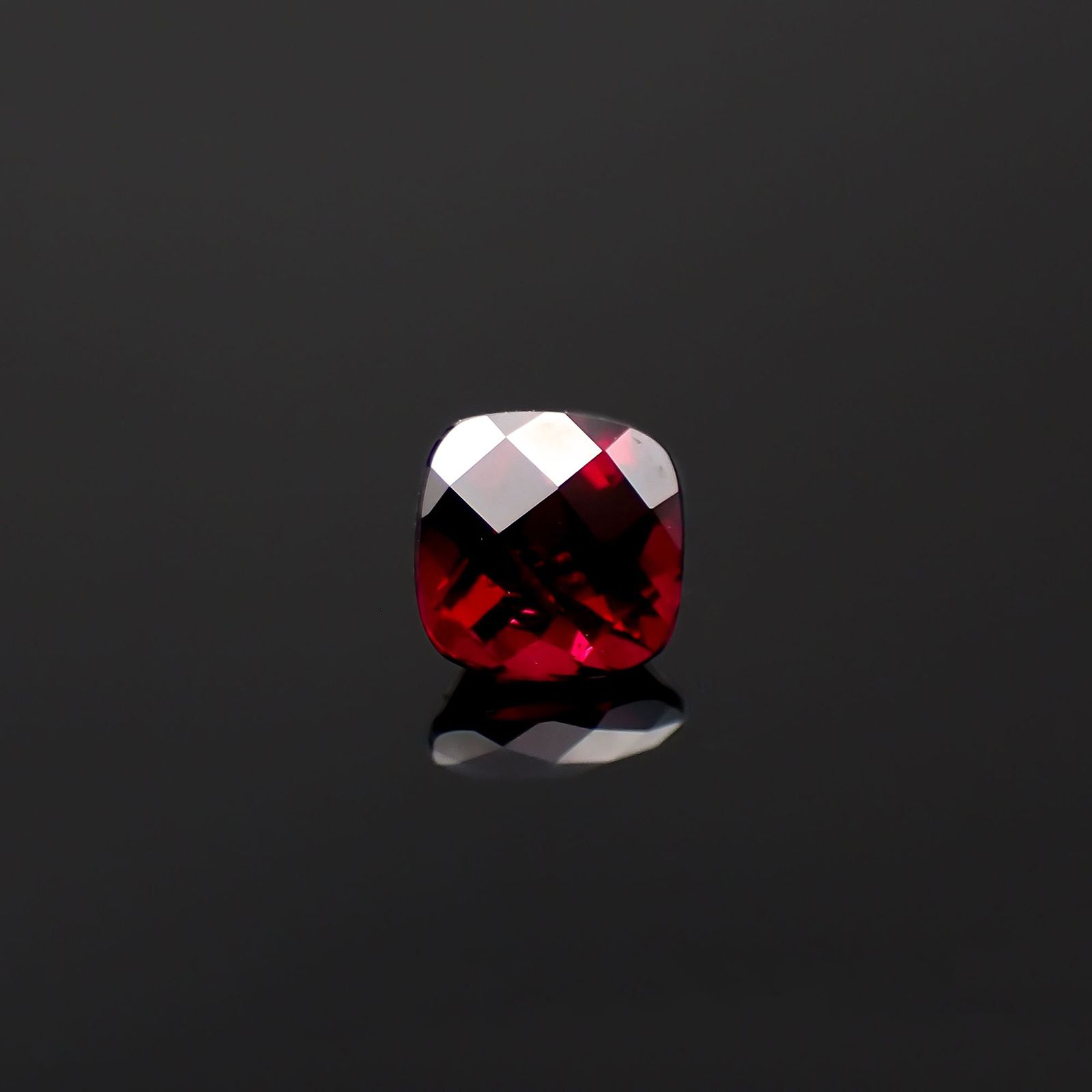 ◇チェッカーカット◇アントヒルガーネット(クロムパイロープガーネット) アメリカ・アリゾナ州産 0.38ct[230722883]4.1x4.1mm前後