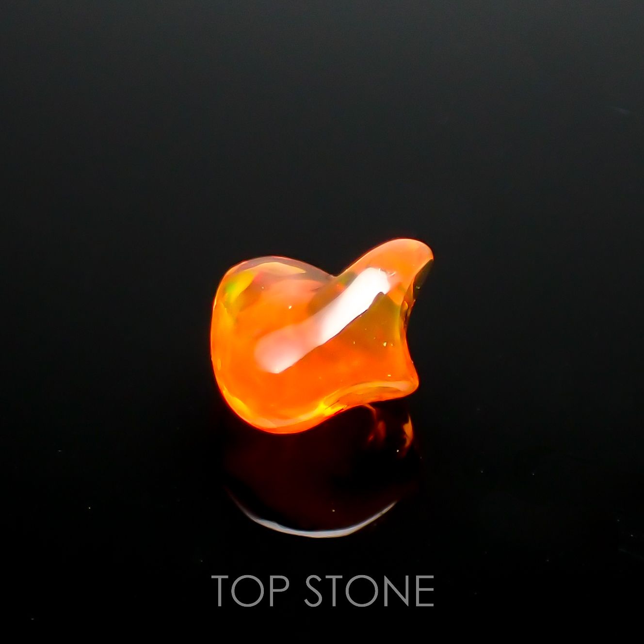 ファイヤーオパール 原石 メキシコ産 0.72ct[220616369]6.1x5.9mm前後