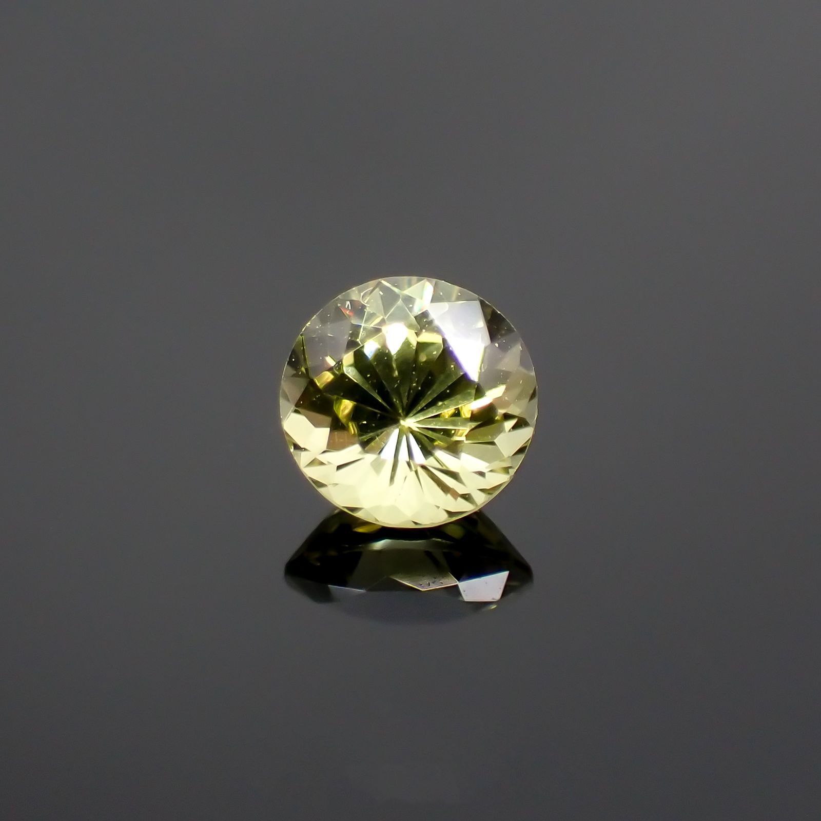 クリソベリル(宝石名クリソベリル)マダガスカル産 0.35ct 識別済[220114493]4.1x4.1mm前後