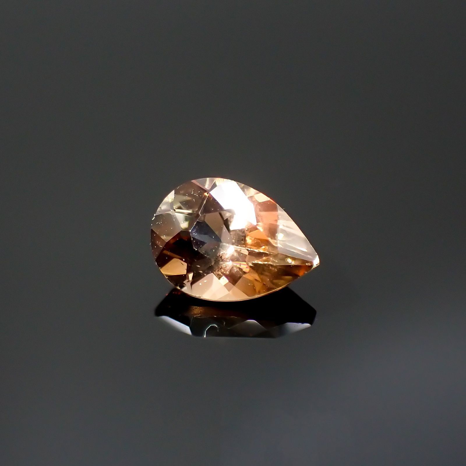 アンダリュサイト(宝石名アンダリュサイト)スリランカ/マダガスカル産 識別済 0.76ct / 7.1x5.1mm前後 [251015706]