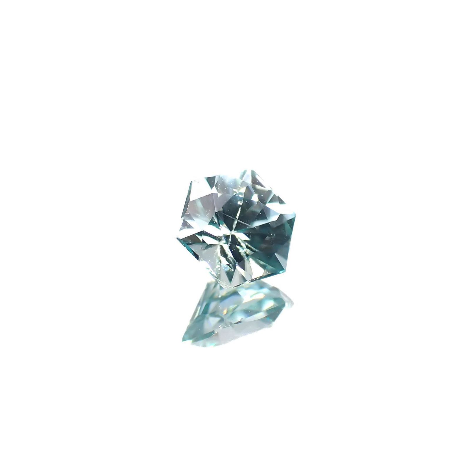 ◇ヘキサゴンカット◇アイスブルージルコン(宝石名ジルコン)カンボジア産 0.80ct 識別済[230320857]4.9x4.7mm前後