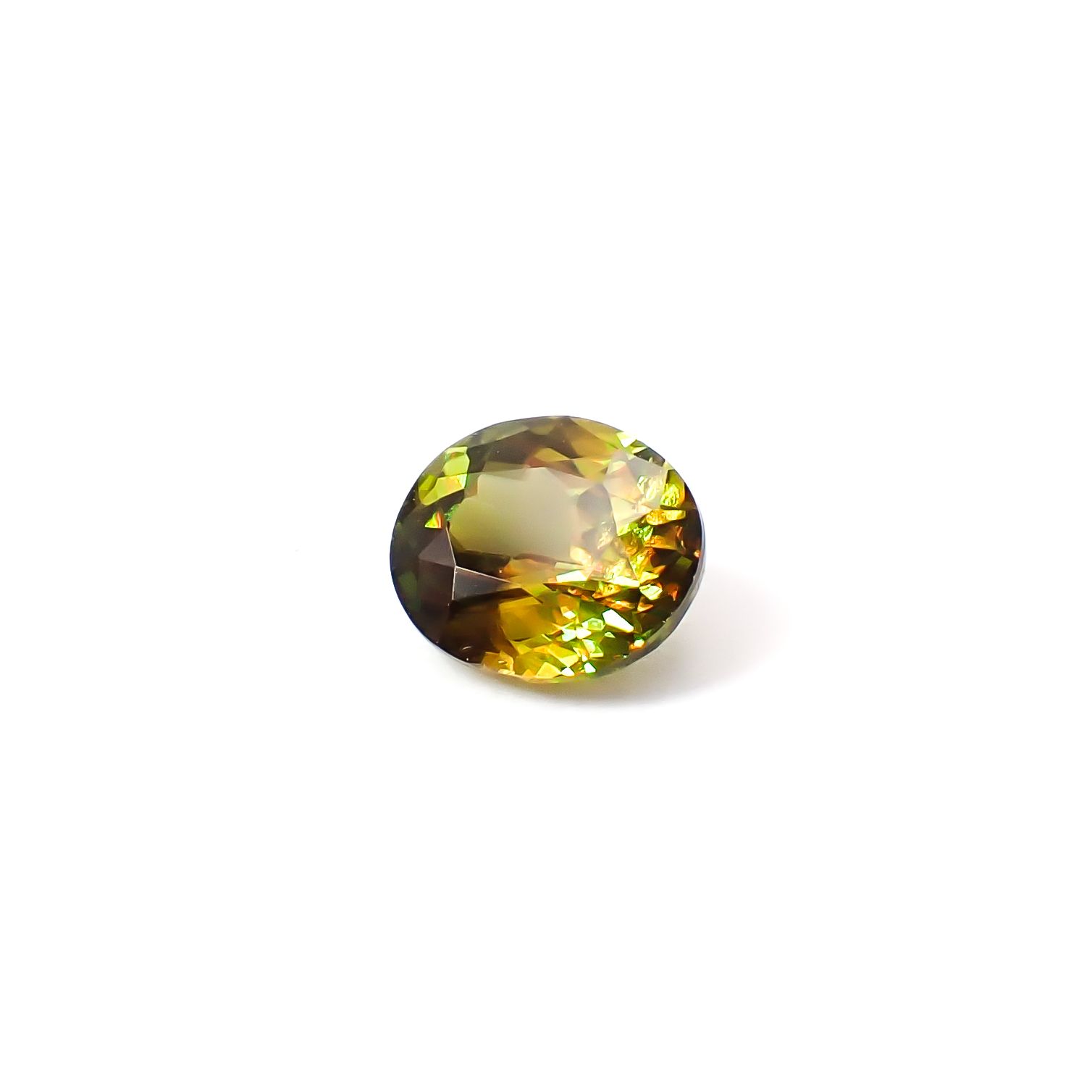 カラーチェンジスフェーン パキスタン産 0.51ct / 5.3x4.6mm前後 [260632435]