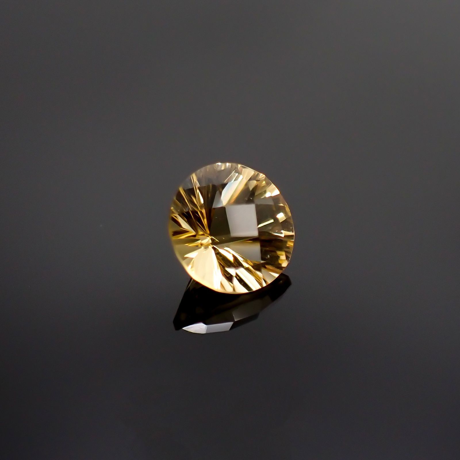 ◇チェッカーコンケーブカット◇シトリン(宝石名シトリン) ブラジル産 識別済 1.13ct / 7×7mm前後 [251013022]