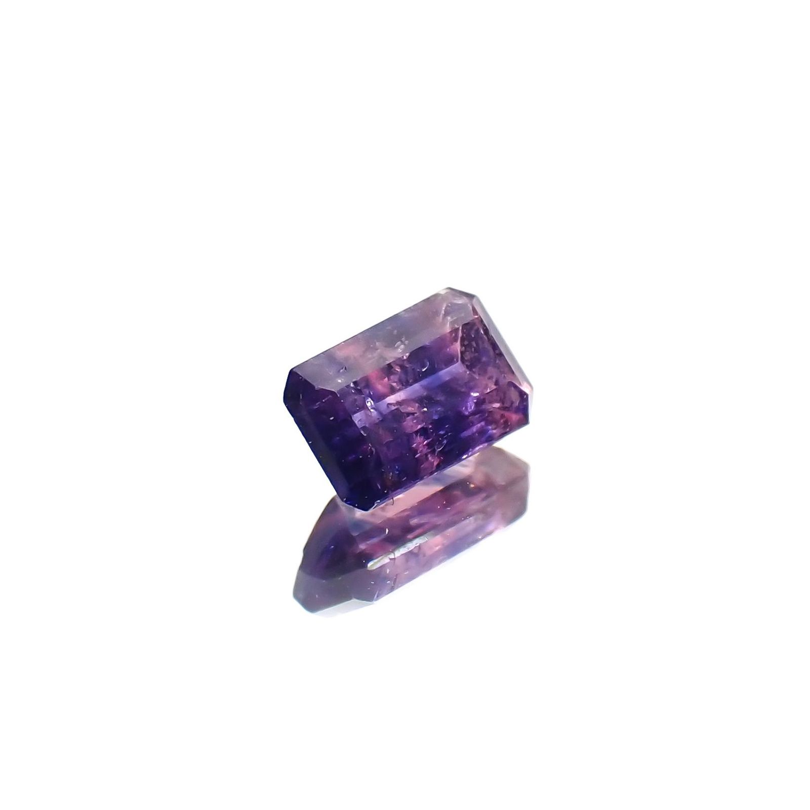 ウィンザーサファイア 非加熱 タンザニア・ウィンザー産 0.57ct / 5.5x3.4mm前後 [230722841]