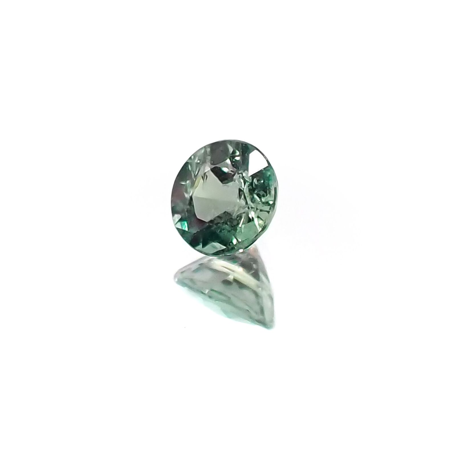 アレキサンドライト(宝石名アレキサンドライト)ブラジル産 識別済 0.19ct / 3.4x3.4mm前後 [230823179]