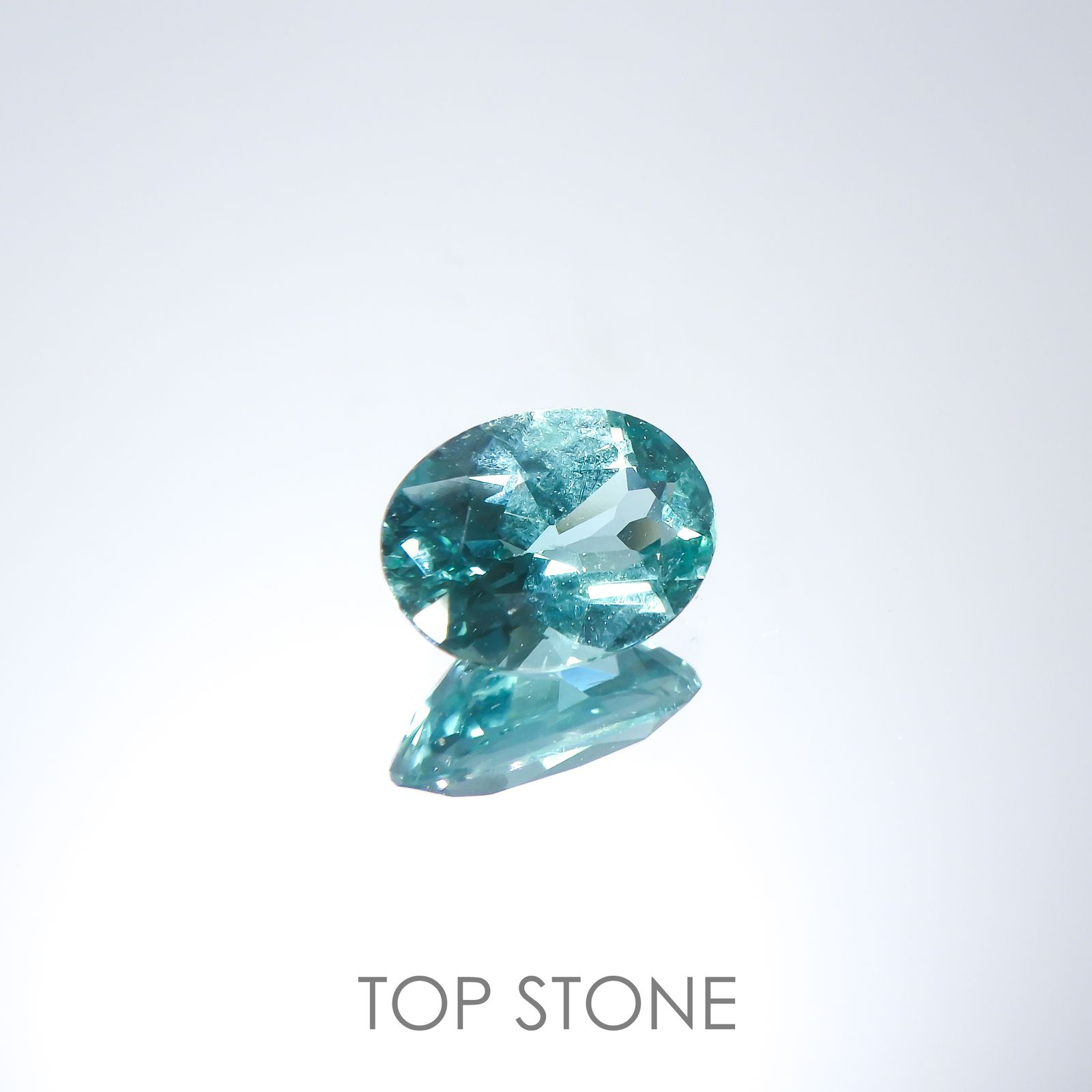 ブルーグリーンアパタイト(宝石名アパタイト)マダガスカル産 0.64ct 識別済[220515939]6.5x4.8mm前後