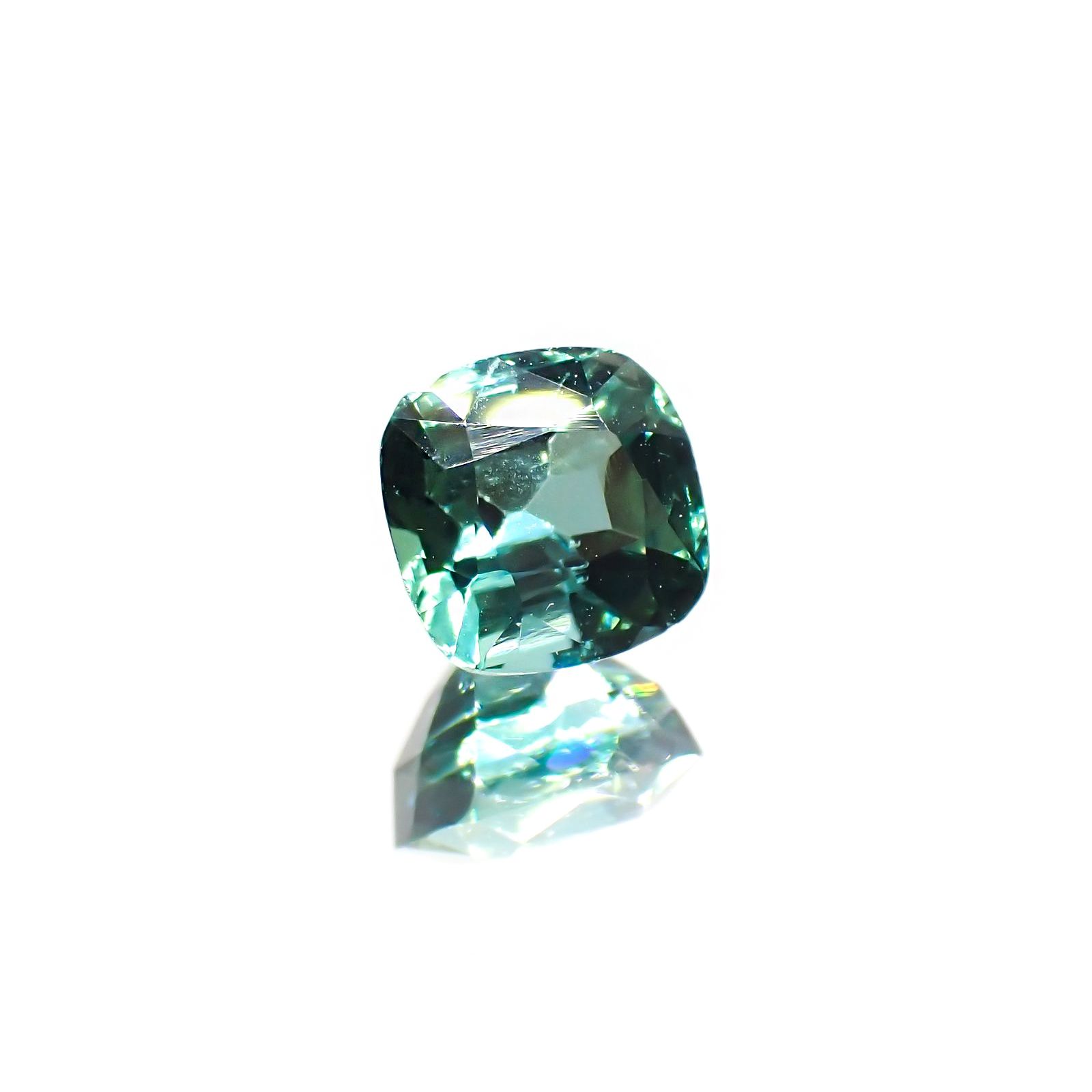 グリーントルマリン アフガニスタン産 0.95ct / 5.7x5.6mm前後 [220114108]