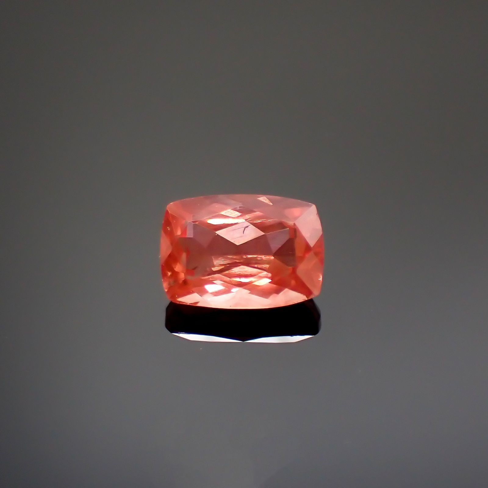 アンデシン(宝石名アンデシン)チベット産 識別済 0.85ct / 7.1x4.9mm前後 [220115260]