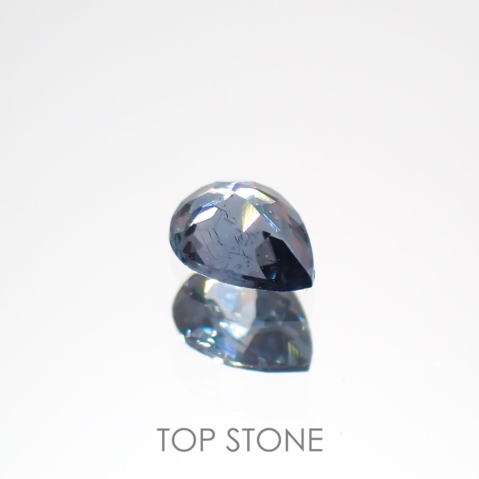 カラーチェンジガーネット アレキタイプ(宝石名ガーネット)マダガスカル・ベキリー産 0.19ct 識別済[220616434]4.2x3.2mm前後