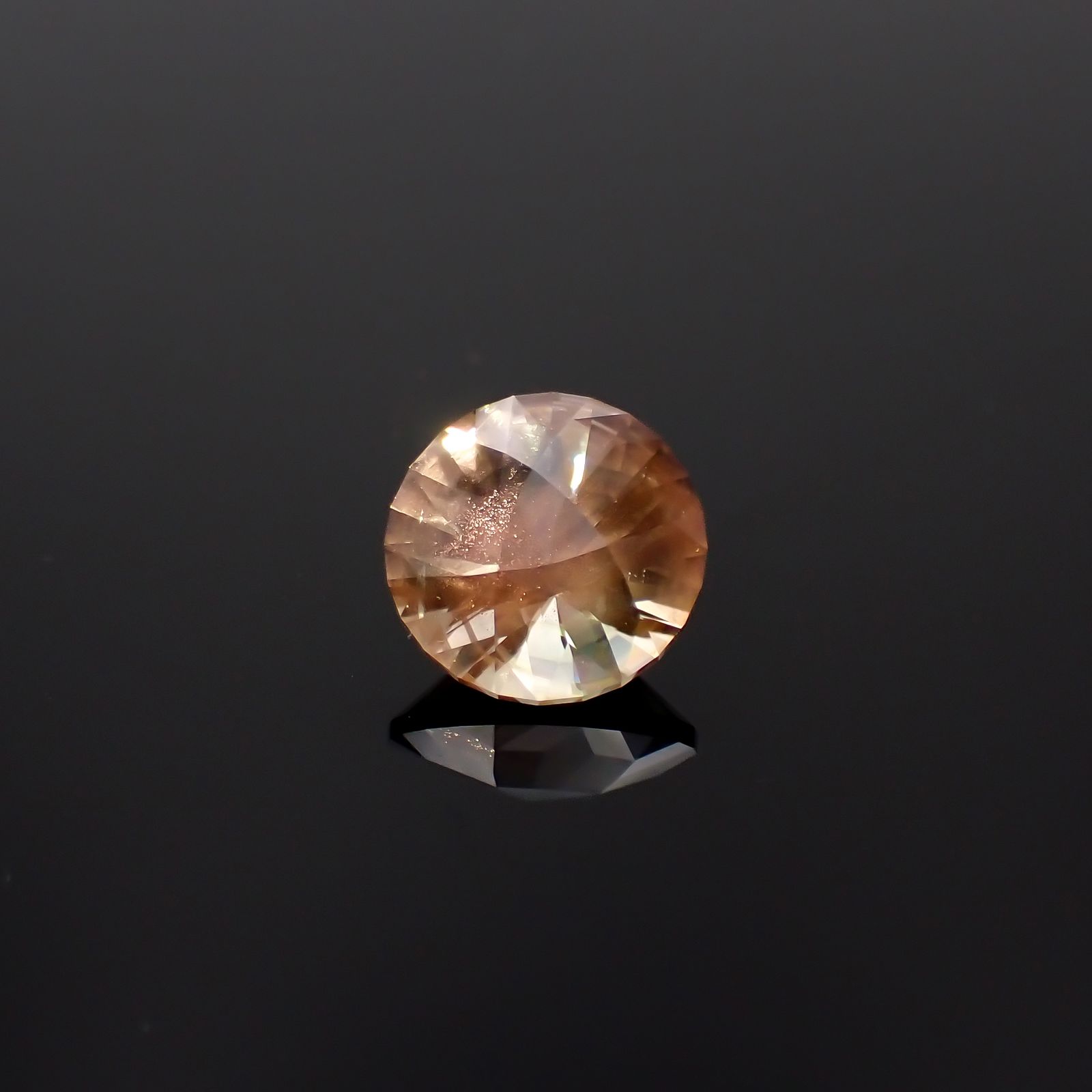 ◇カスタムカット◇バイカラーオレゴンサンストーン アメリカ・オレゴン州産 3.06ct[231224666]9.9x9.9mm前後
