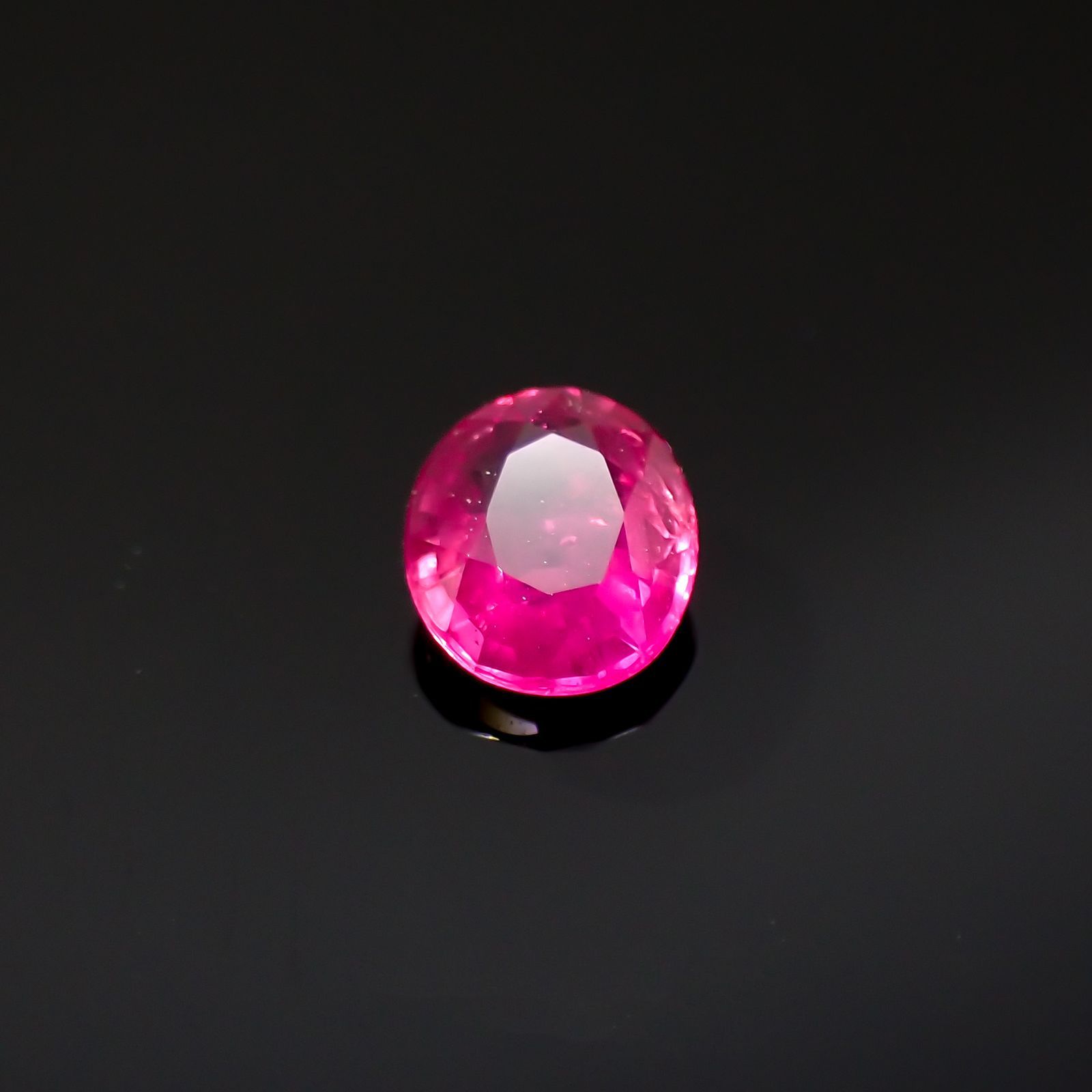 ルビー(宝石名ルビー)モザンビーク産 0.23ct 識別済[220616086]3.9x3.4mm前後
