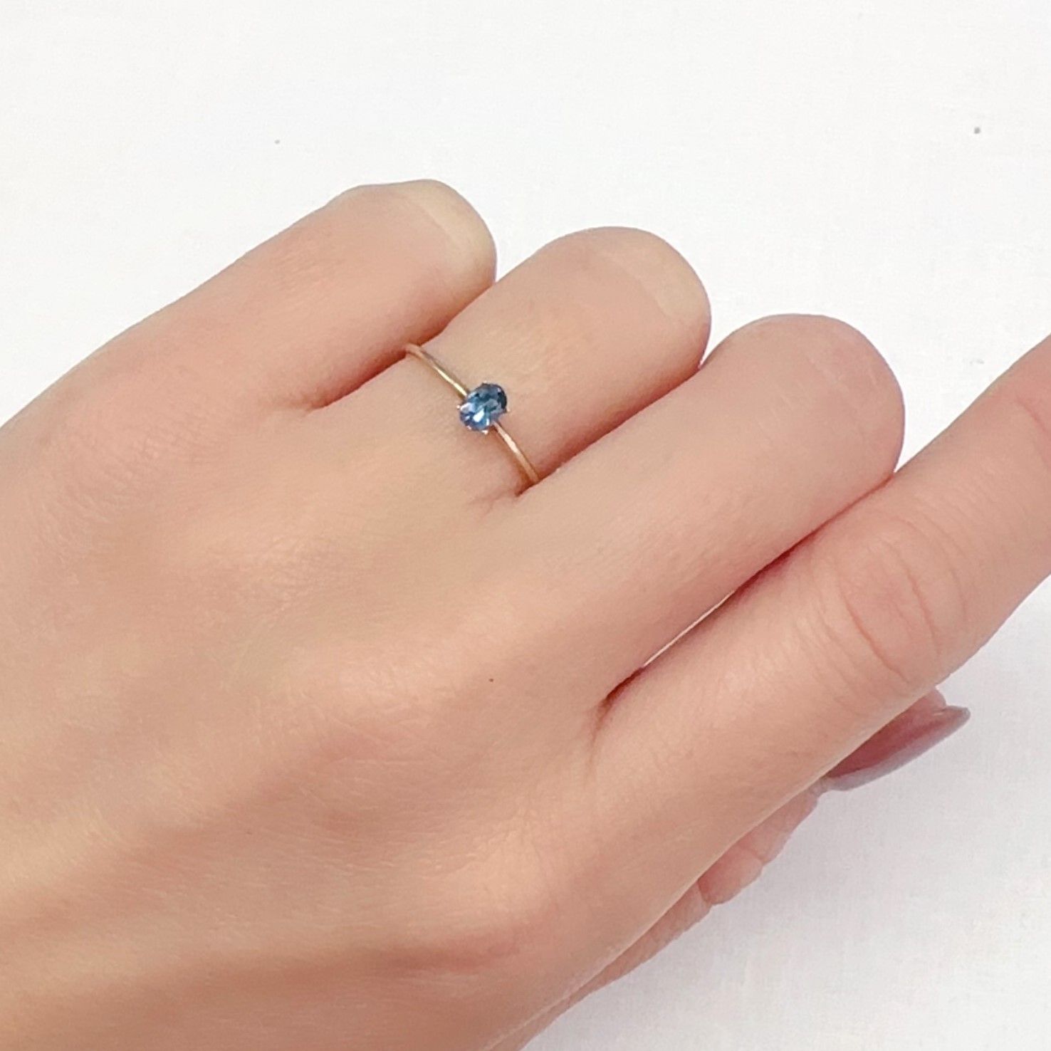 タトゥーアクアマリン ブラジル・ミナスジェライス州タトゥー鉱山産 0.19ct[240226067]4.3x3.1mm前後