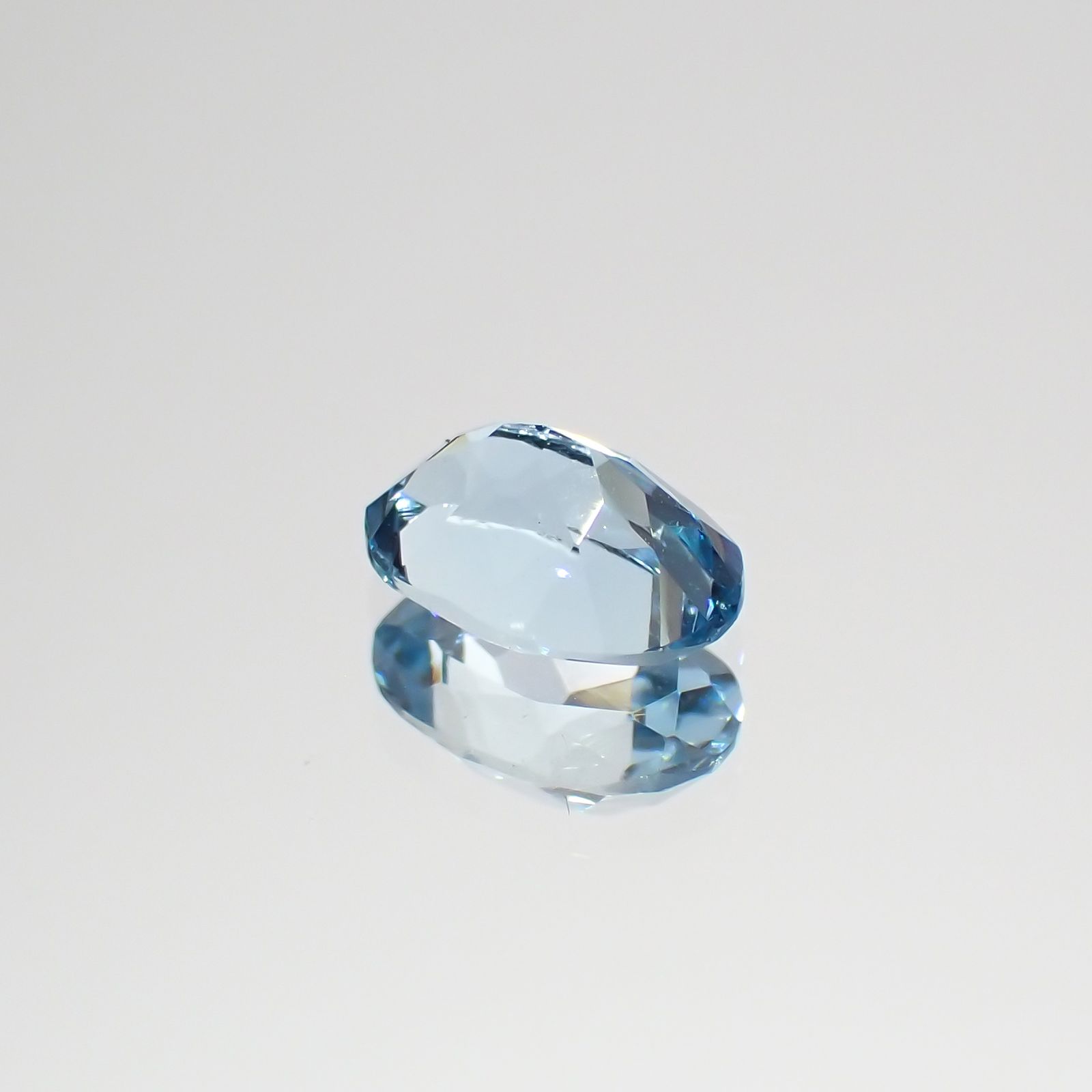 アクアマリン(宝石名アクアマリン)モザンビーク産 0.43ct 識別済[230421765]6.1x4.1mm前後