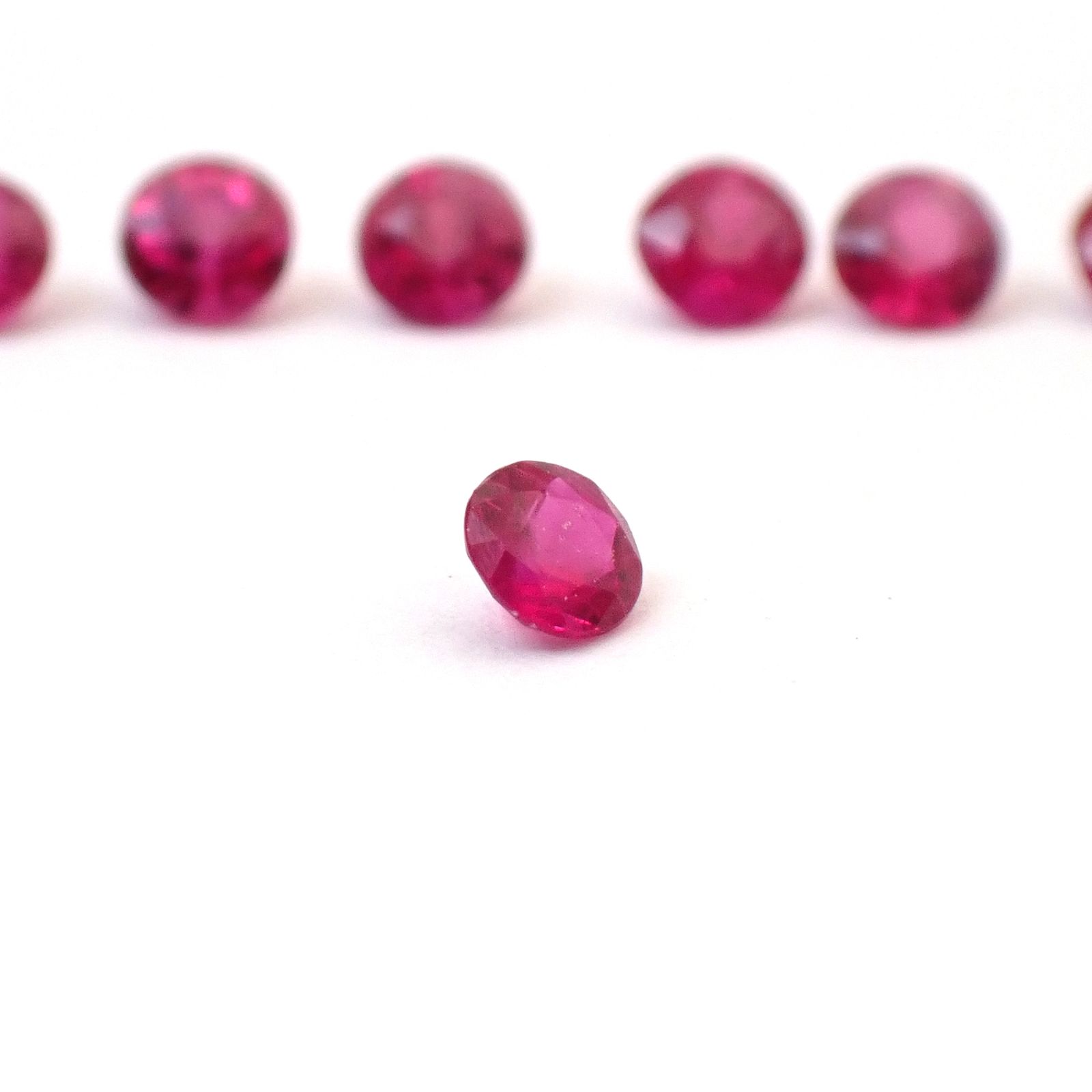ルビー 7個セット タイ/モザンビーク産 0.39ct(7pcs合計) / 2.2x2.2mm前後 [260532283]