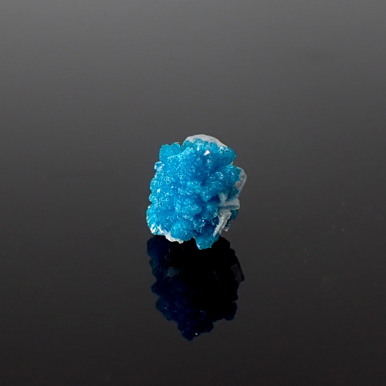 カバンサイト原石 インド産 1.68ct / 9.3x8.5mm前後 [260431956]