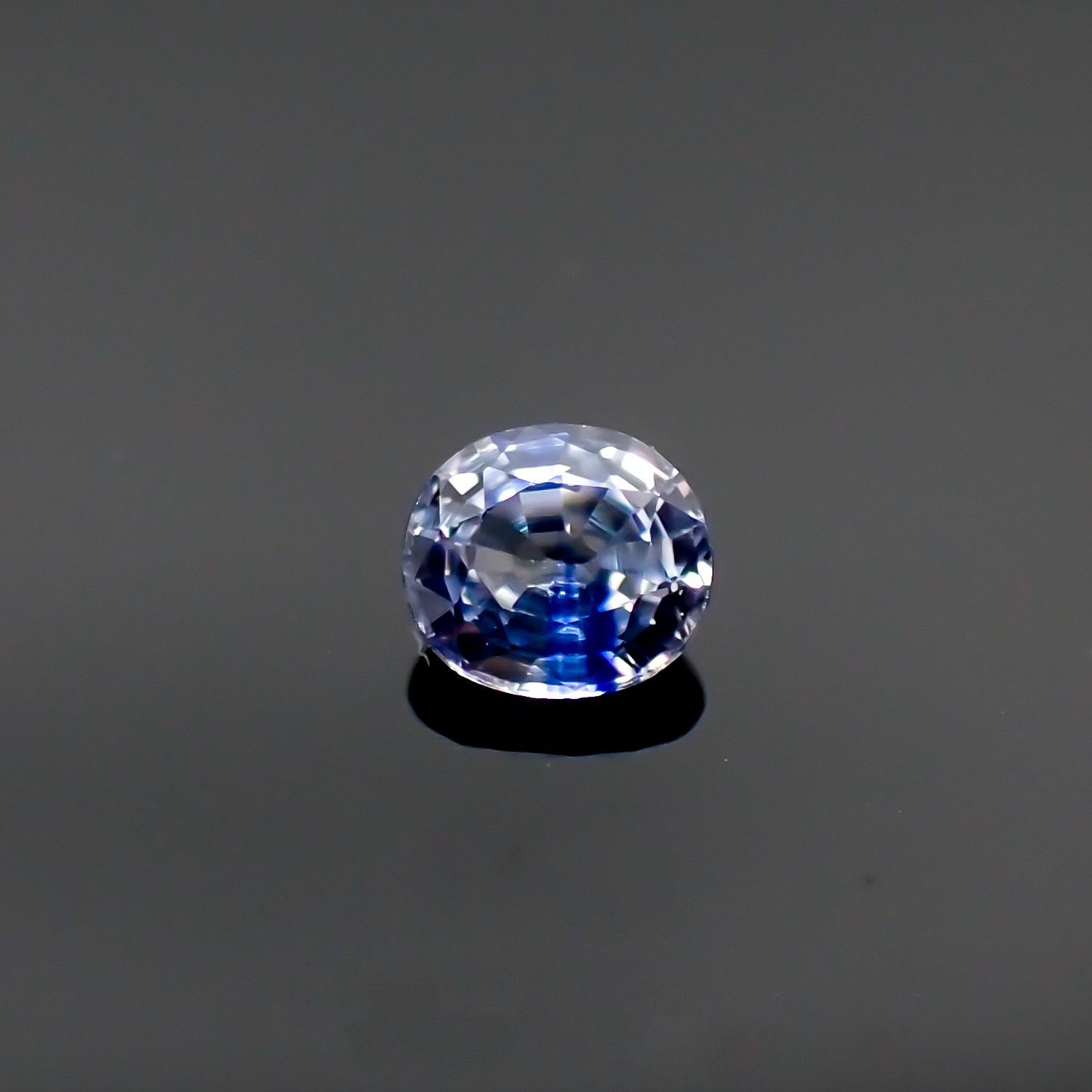 アイスブルーサファイア スリランカ・マダガスカル産 ルース 0.31ct[210711176]4.2×3.7mm前後