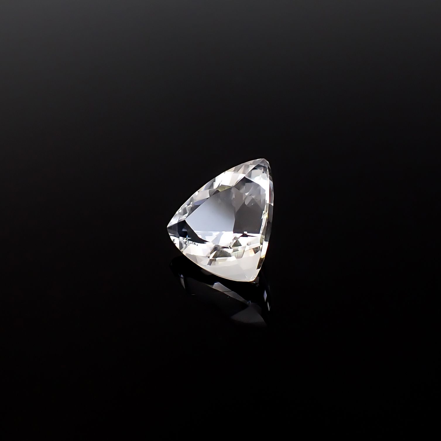 日本水晶 滋賀県田上山大谷河原産 3.29ct / 10.4x10.7mm前後 [260632419]