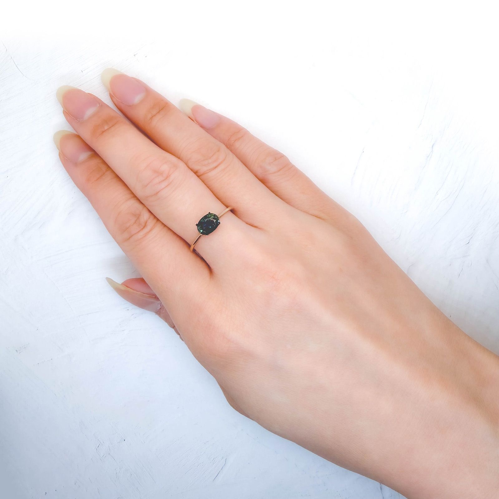 バイカラーサファイア(宝石名バイカラー・サファイア)マダガスカル/オーストラリア産 識別済 1.22ct / 7.1x5.2mm前後 [260814081]