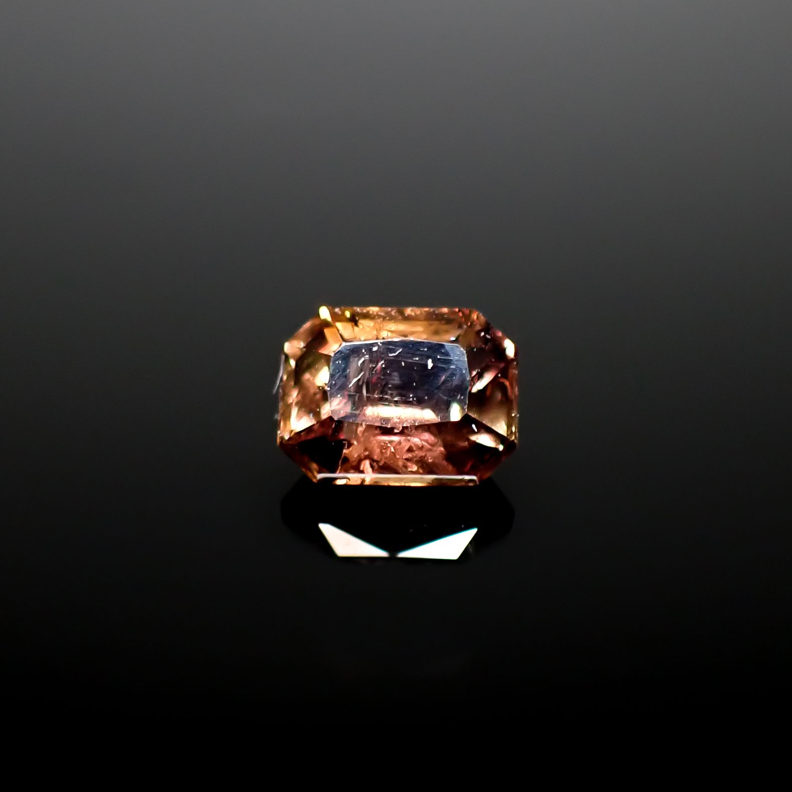 ブルーティントアキシナイト パキスタン産 0.74ct [241229592]5.8x4.4mm前後