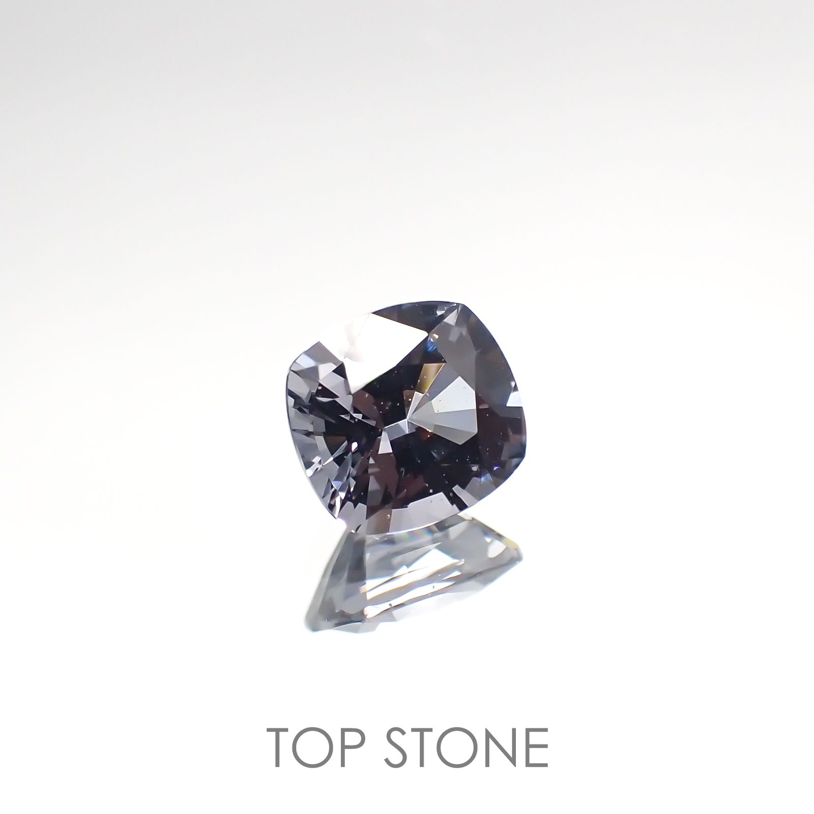 プラチナスピネル ビルマ産 ルース 0.74ct[210812845]5.5×5.1mm前後