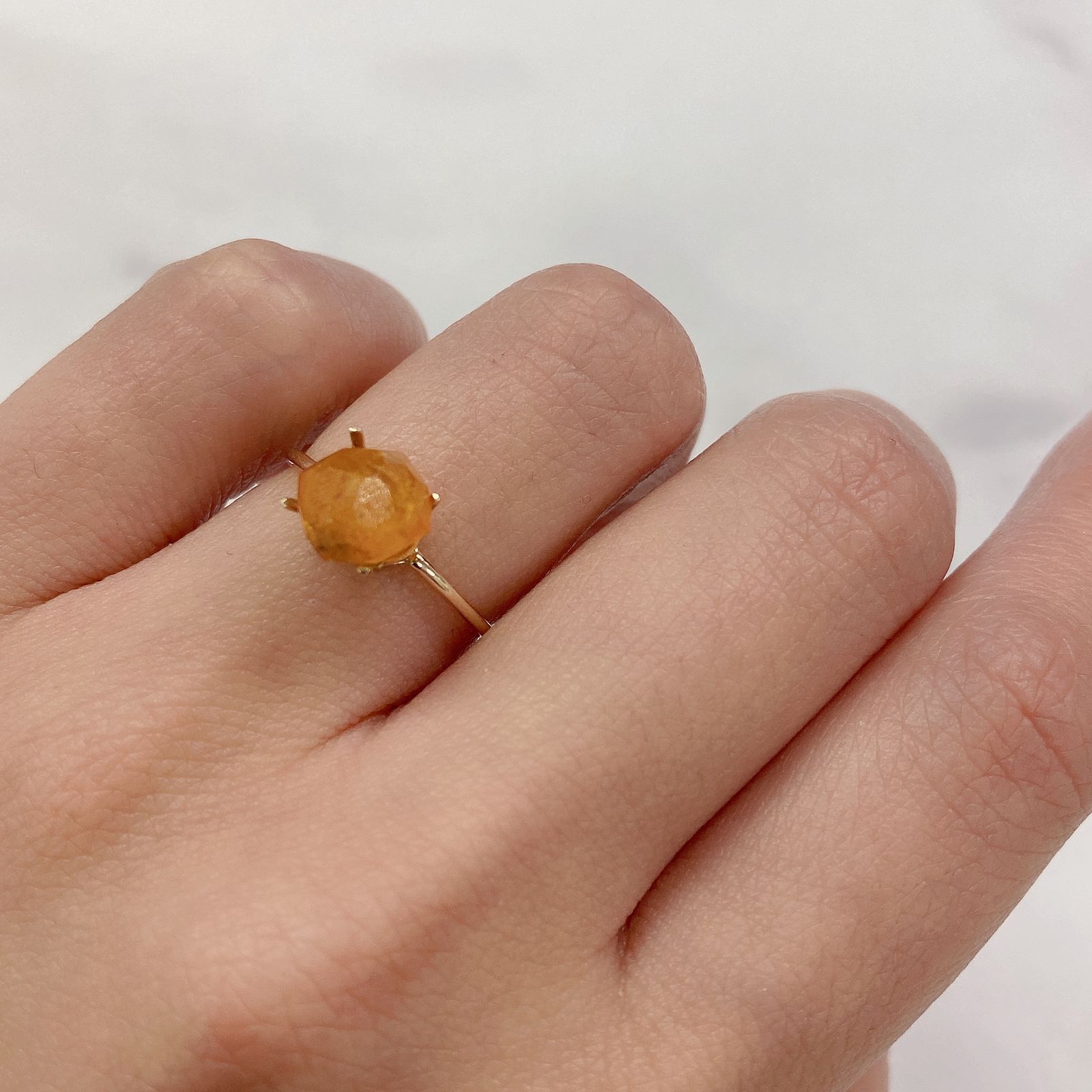 スペサルティンガーネット マンダリンオレンジカラー(宝石名ガーネット) タンザニア産 原石・結晶 4.09ct 識別済[20095400]8×7.8mm前後
