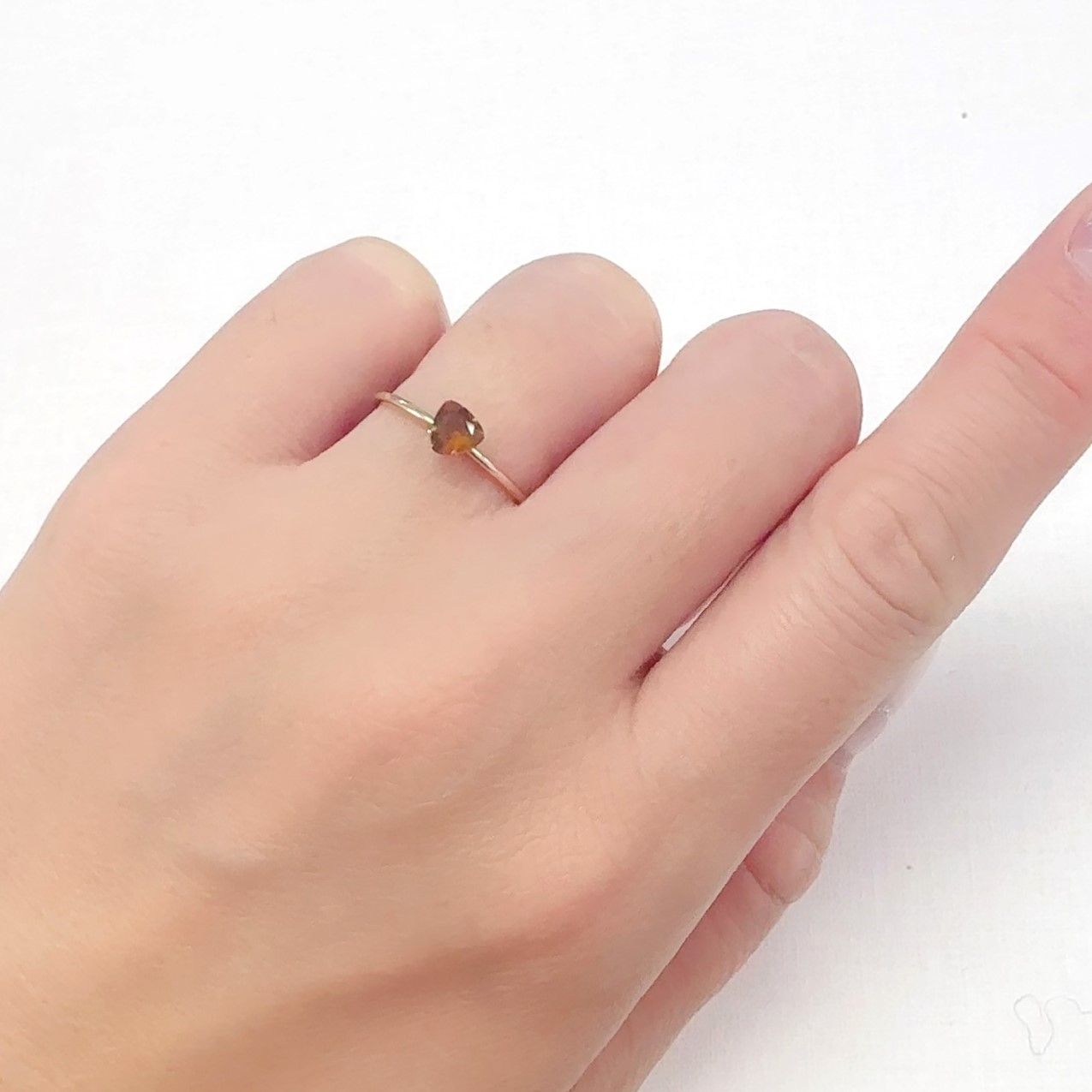 ゴールデンアイオライト マダガスカル産 0.28ct[240527667]4.6x4.6mm前後