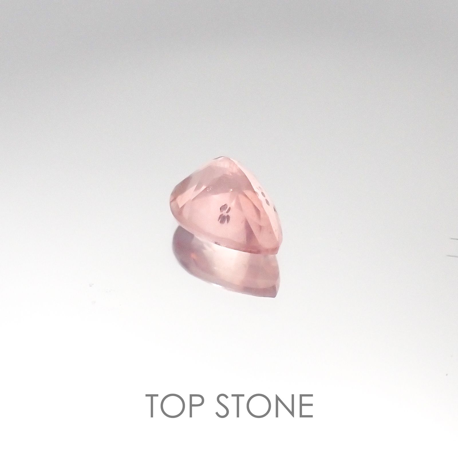 ディープローズクォーツ モザンビーク産 ルース 0.57ct[20095375]6.6×4.7mm前後
