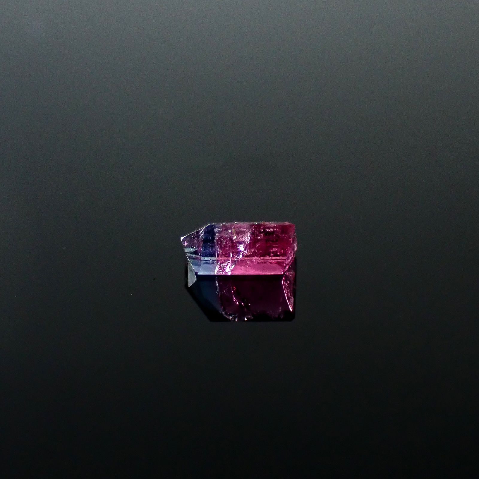 ◇カスタムカット◇バイカラーパライバトルマリン 非加熱(宝石名トルマリン/別名パライバ・トルマリン)ブラジル産 GIA鑑付 0.25ct / 4.86x2.98mm前後 [251031349]