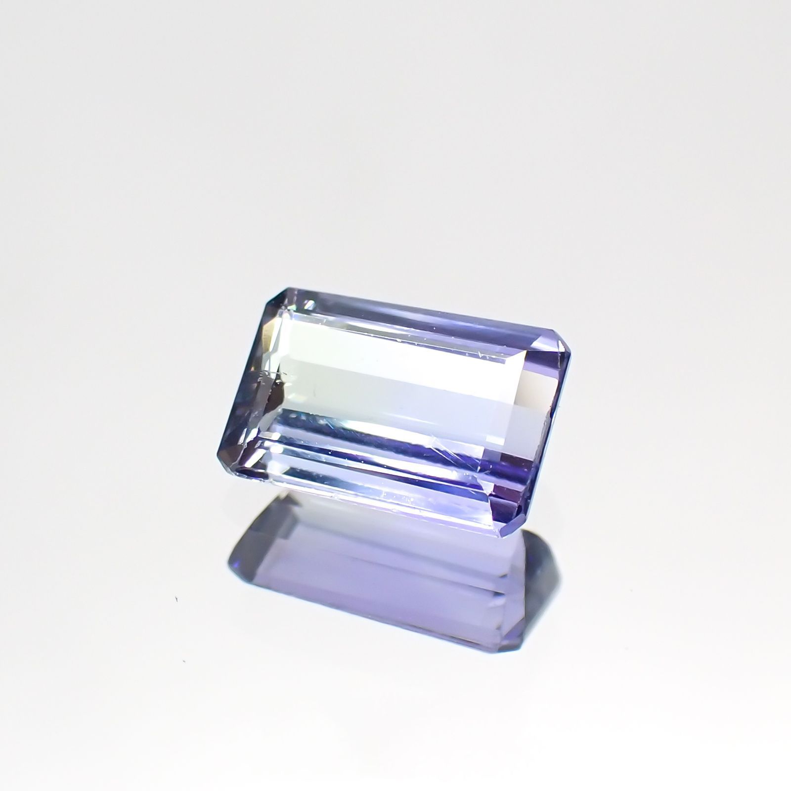 バイカラータンザナイト(宝石名バイカラー・ゾイサイト) タンザニア産 0.983ct ソ付(彩珠)[210610942]7.2×4.9mm前後