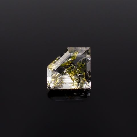 ◇カスタムカット◇オイルインクォーツ パキスタン産 0.76ct / 6.3x8.1mm前後 [230522095]