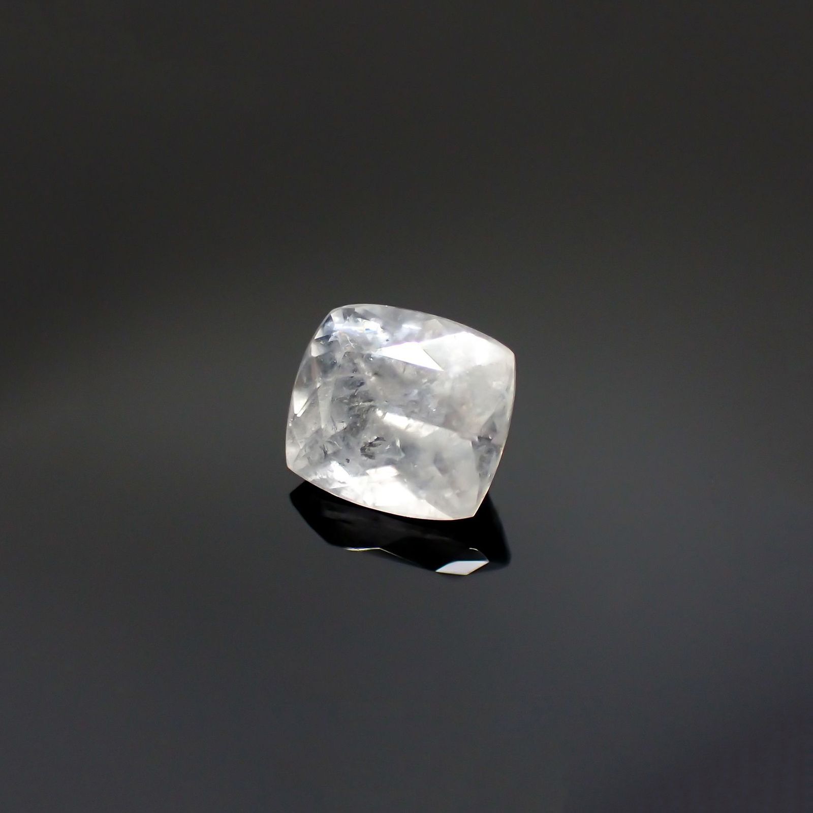 ユークレース(宝石名ユークレース)ブラジル産 1.102ct ソ付(彩珠)[230522047]6.5x5.7mm前後