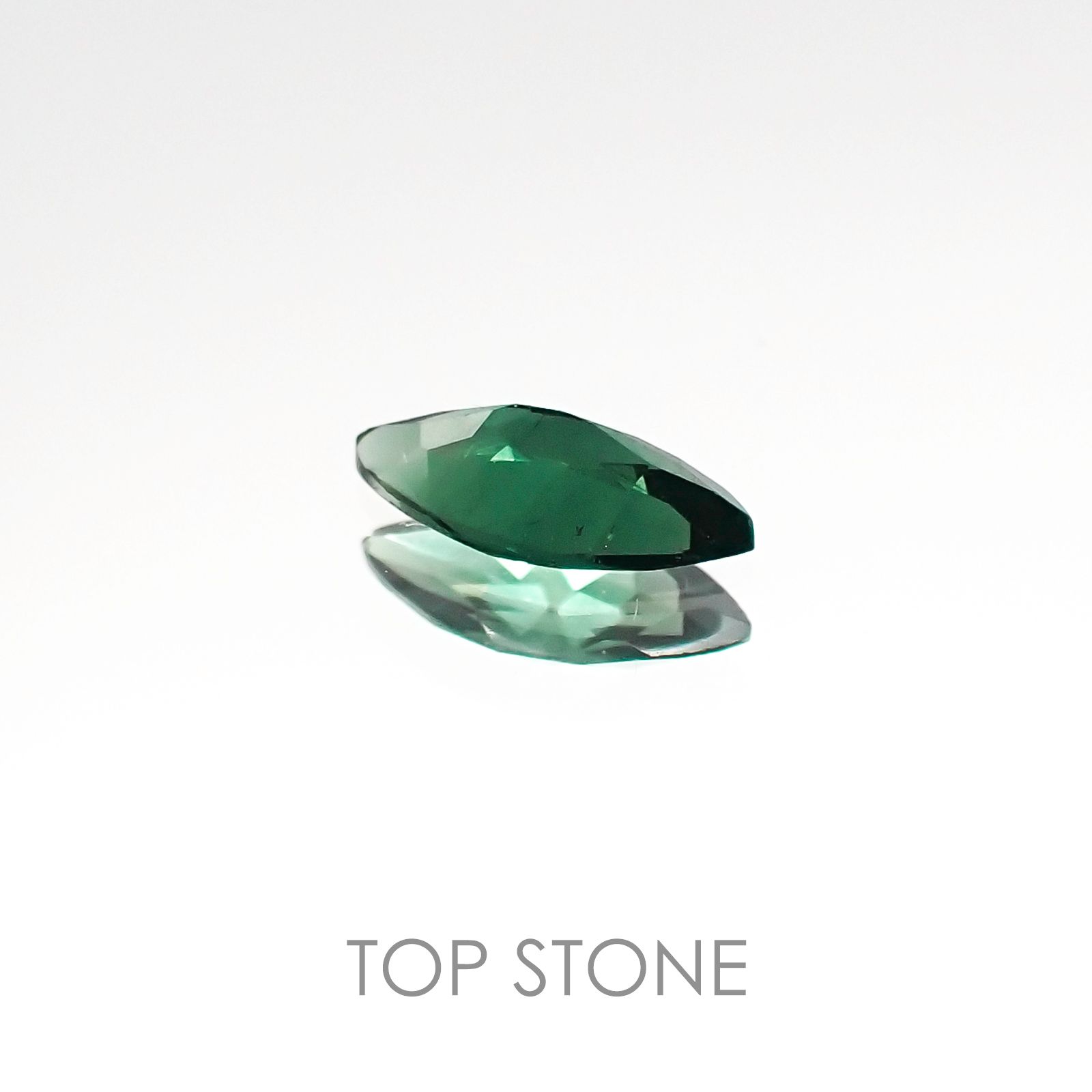カラーチェンジガーネット(アレキタイプ)(宝石名ガーネット/カラーチェンジタイプ) マダガスカル・ベキリー産 0.22ct 識別済[20106607]6.1×2.9mm前後